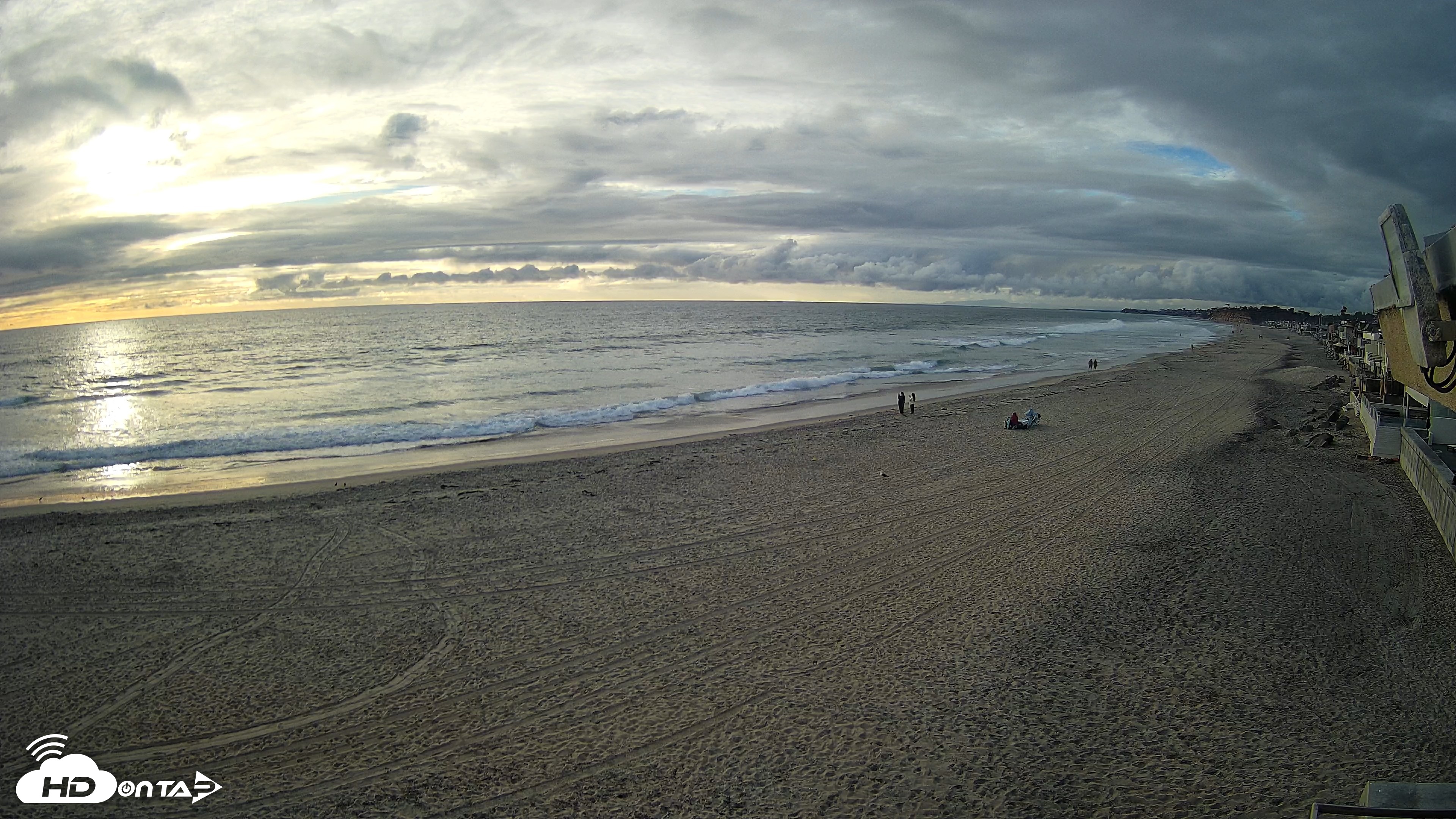 Snapshot of 17th St. Del Mar Beach - 4K NW View Live Cam taken Apr 12, 2026, 6:26pm PDT