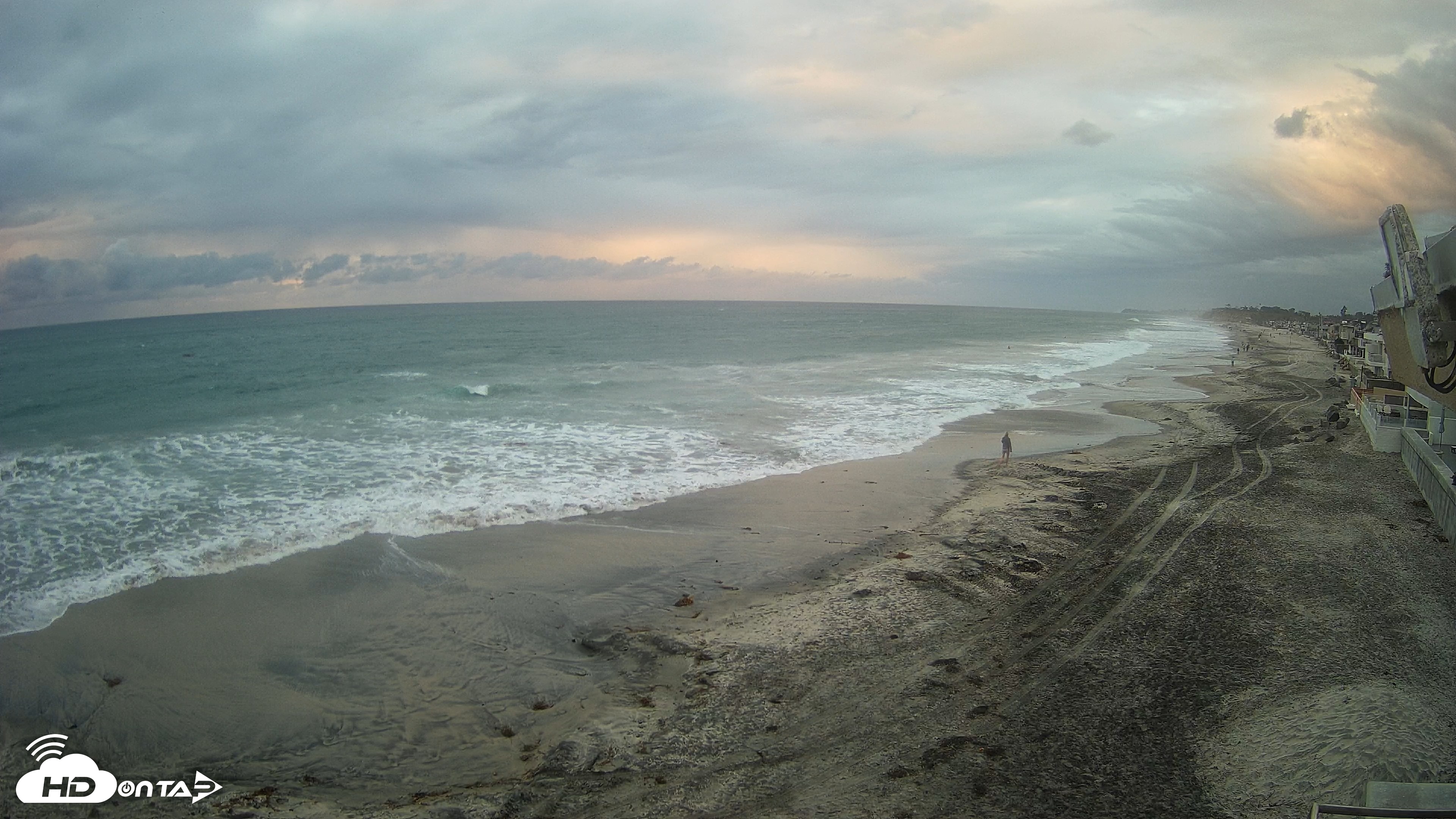 Snapshot of 17th St. Del Mar Beach - 4K NW View Live Cam taken Oct 21, 2026, 5:52pm PDT