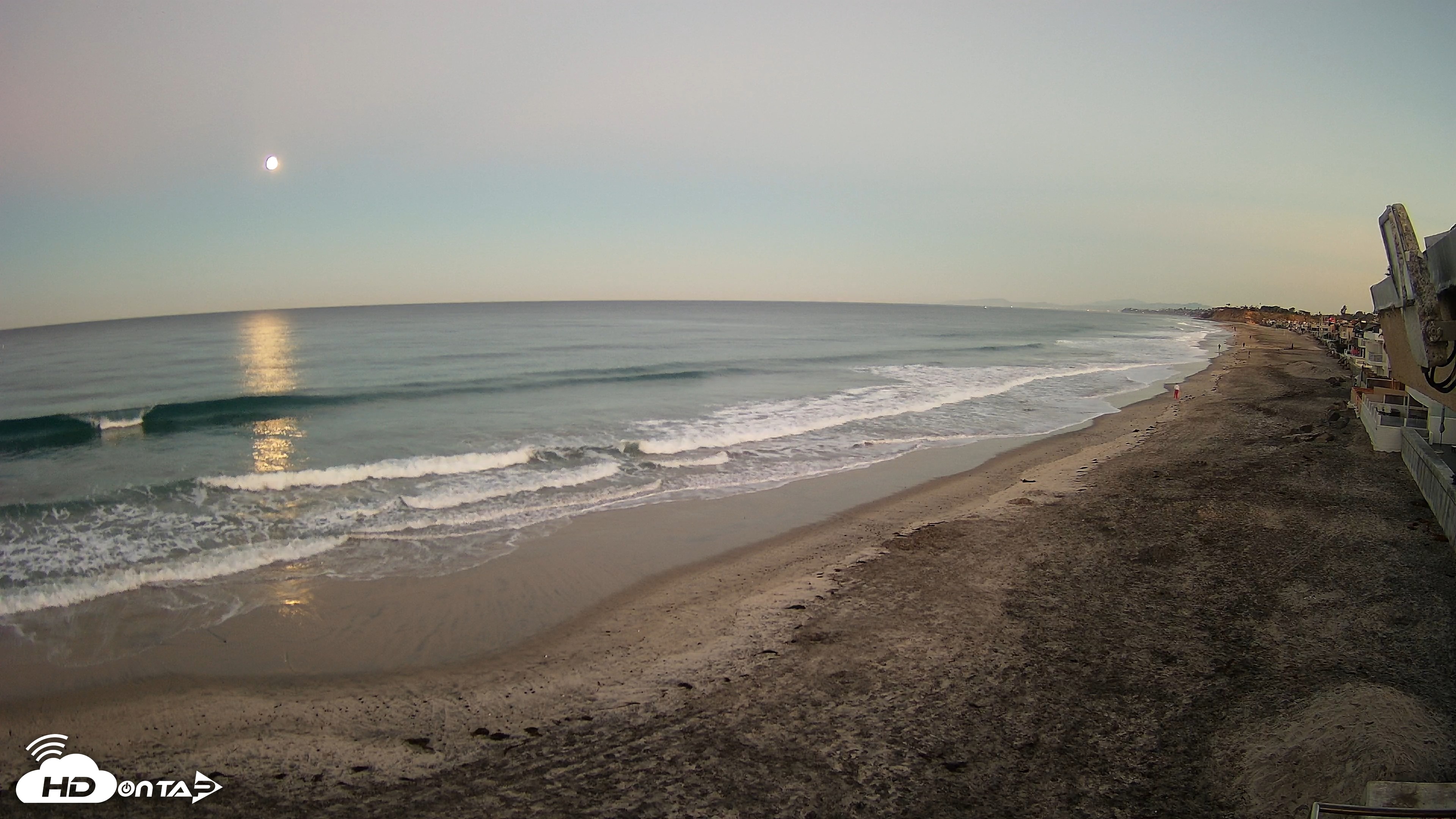 Snapshot of 17th St. Del Mar Beach - 4K NW View Live Cam taken Oct 26, 2026, 6:48am PDT