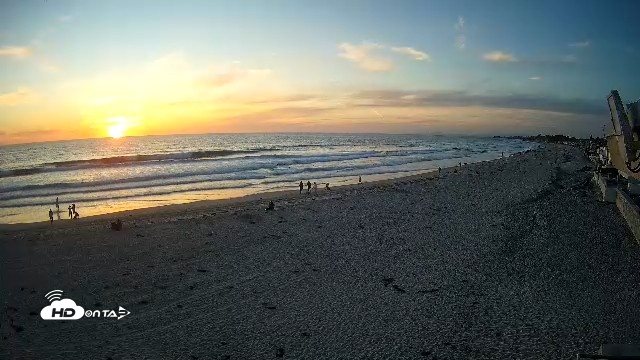Snapshot of 17th St. Del Mar Beach - 4K NW View Live Cam taken Apr 23, 2026, 7:25pm PDT