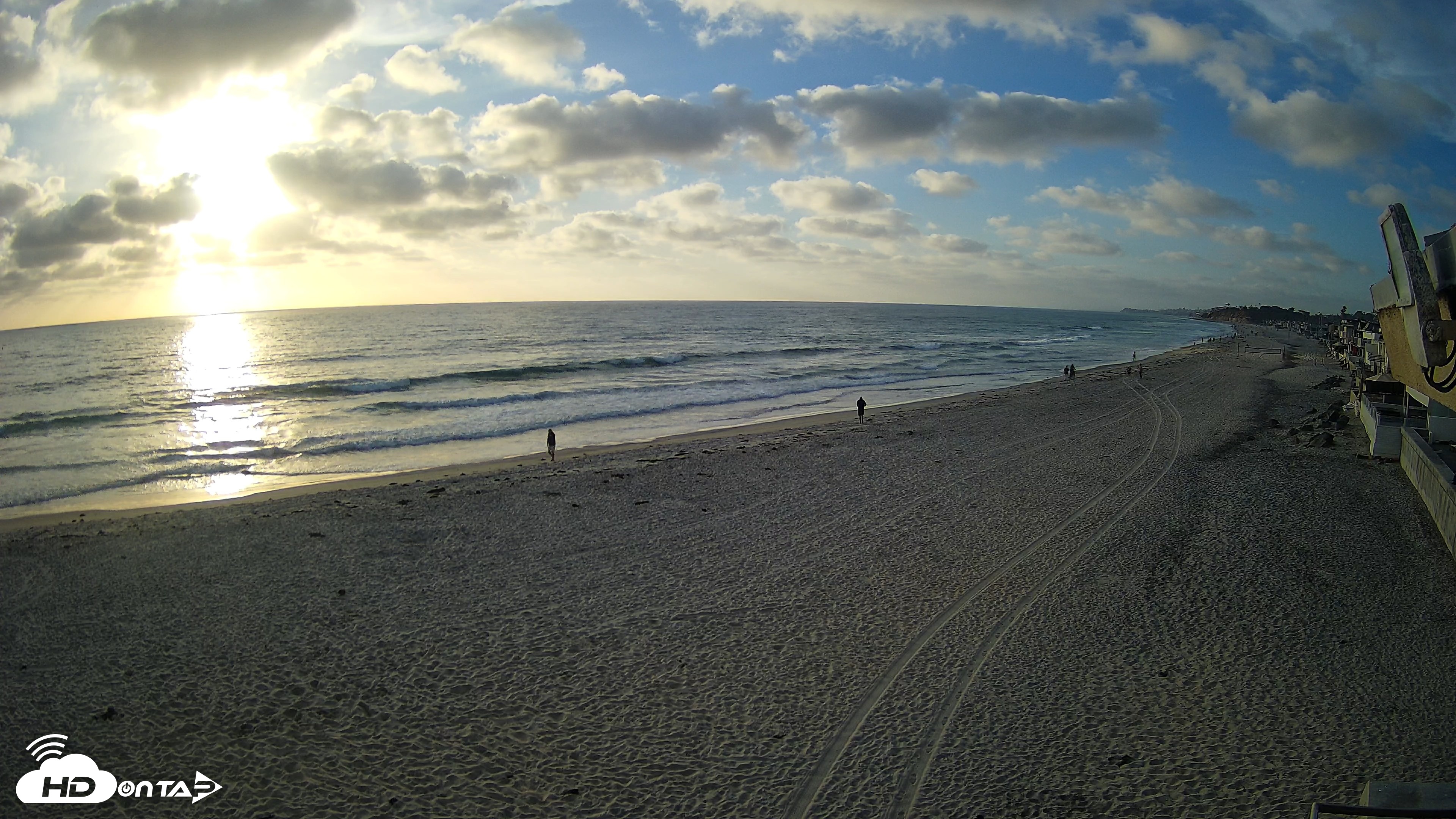 Snapshot of 17th St. Del Mar Beach - 4K NW View Live Cam taken Apr 29, 2026, 6:46pm PDT
