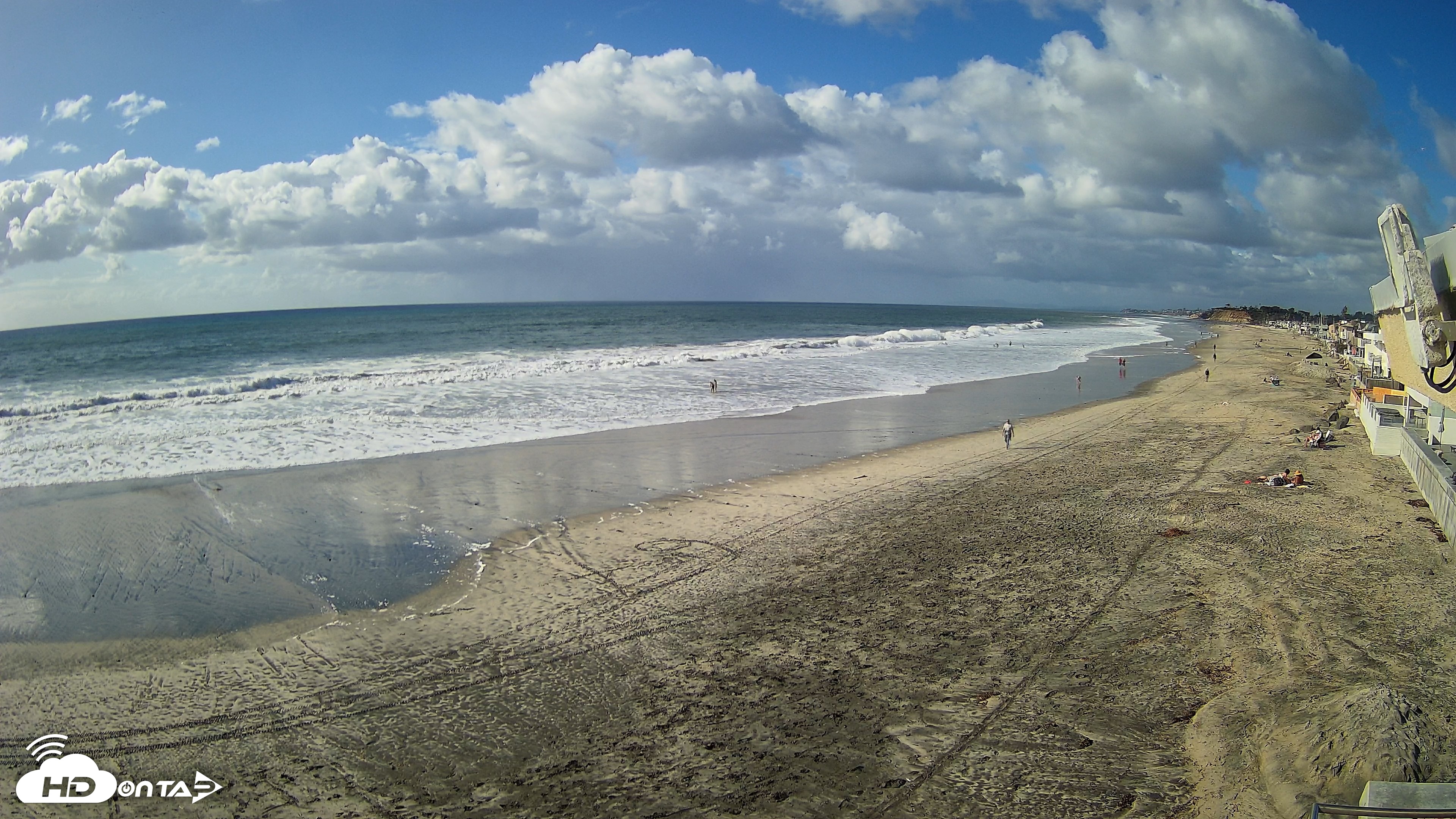 Snapshot of 17th St. Del Mar Beach - 4K NW View Live Cam taken Oct 12, 2026, 3:37pm PDT