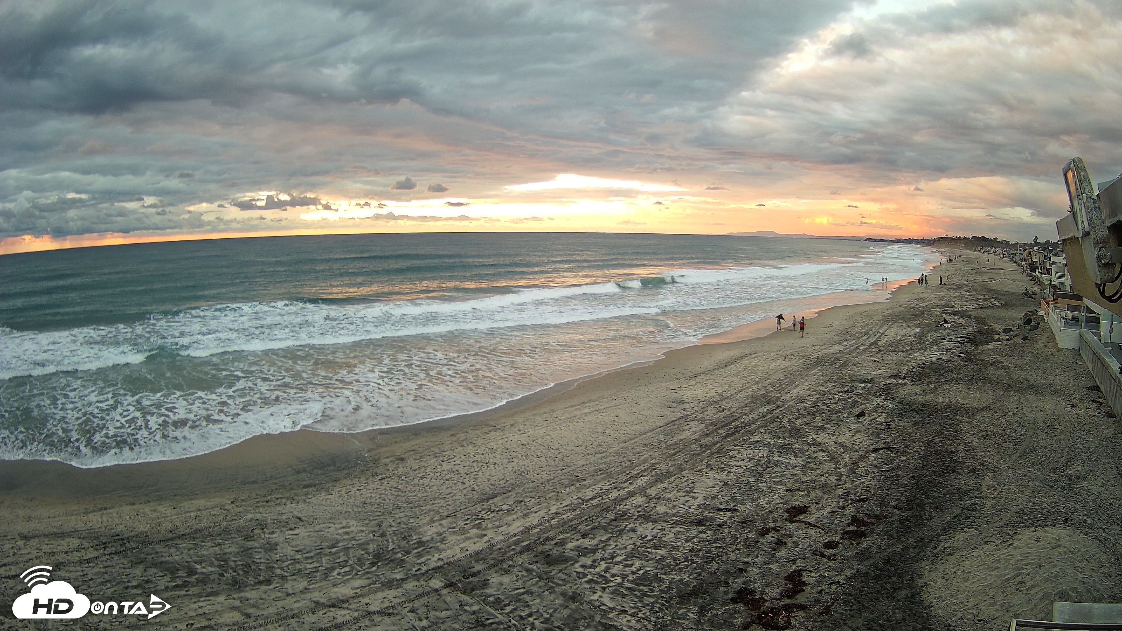 Snapshot of 17th St. Del Mar Beach - 4K NW View Live Cam taken Oct 23, 2026, 5:59pm PDT