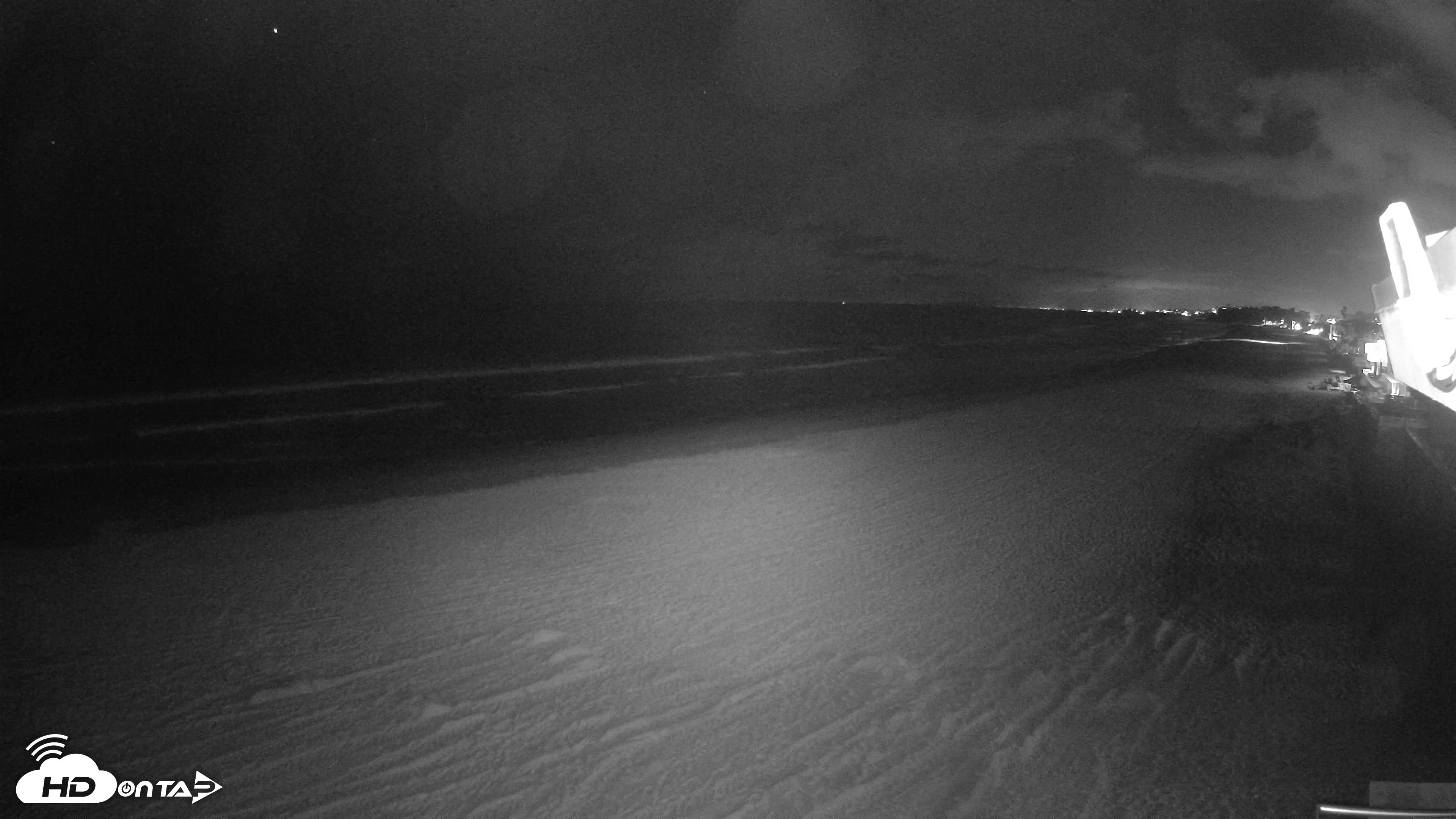 Snapshot of 17th St. Del Mar Beach - 4K NW View Live Cam taken May 13, 2026, 10:21pm PDT