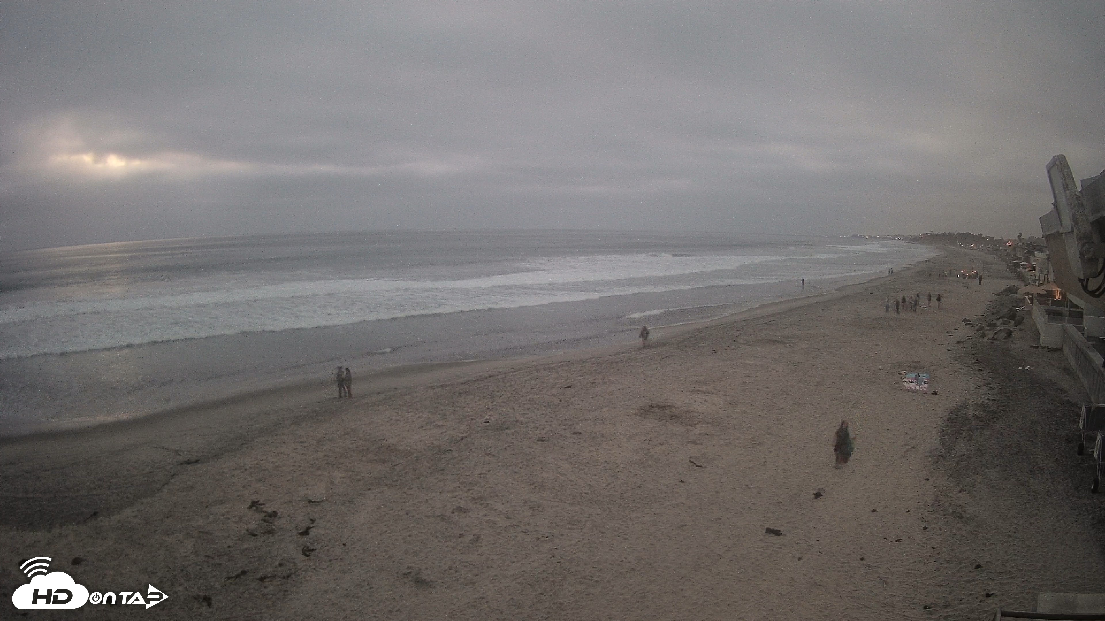 Snapshot of 17th St. Del Mar Beach - 4K NW View Live Cam taken Jun 4, 2026, 8:19pm PDT