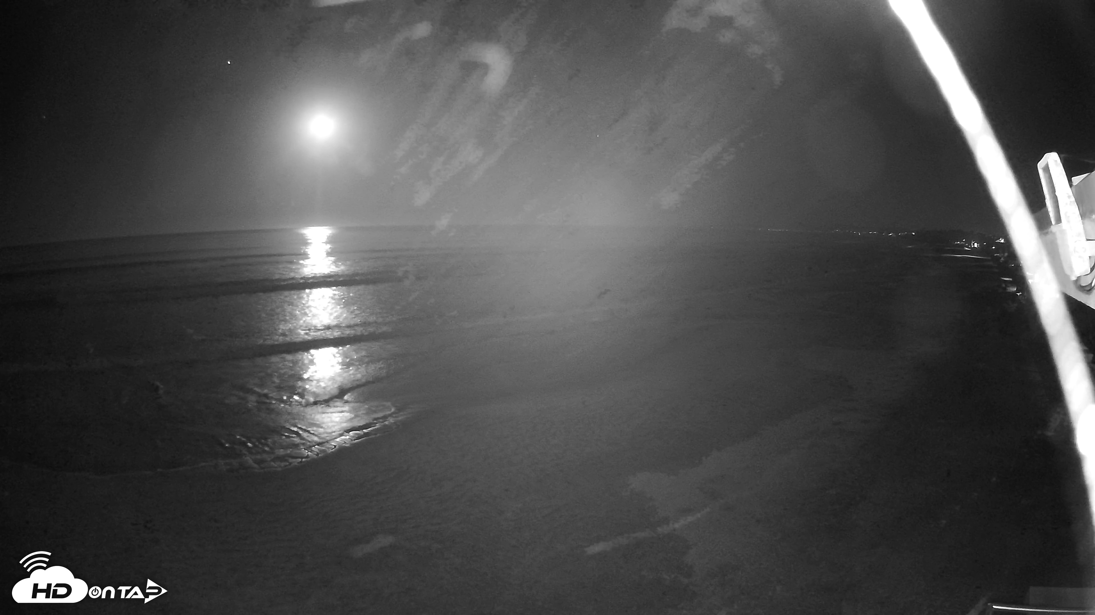 Snapshot of 17th St. Del Mar Beach - 4K NW View Live Cam taken Jan 30, 2026, 4:15am PST