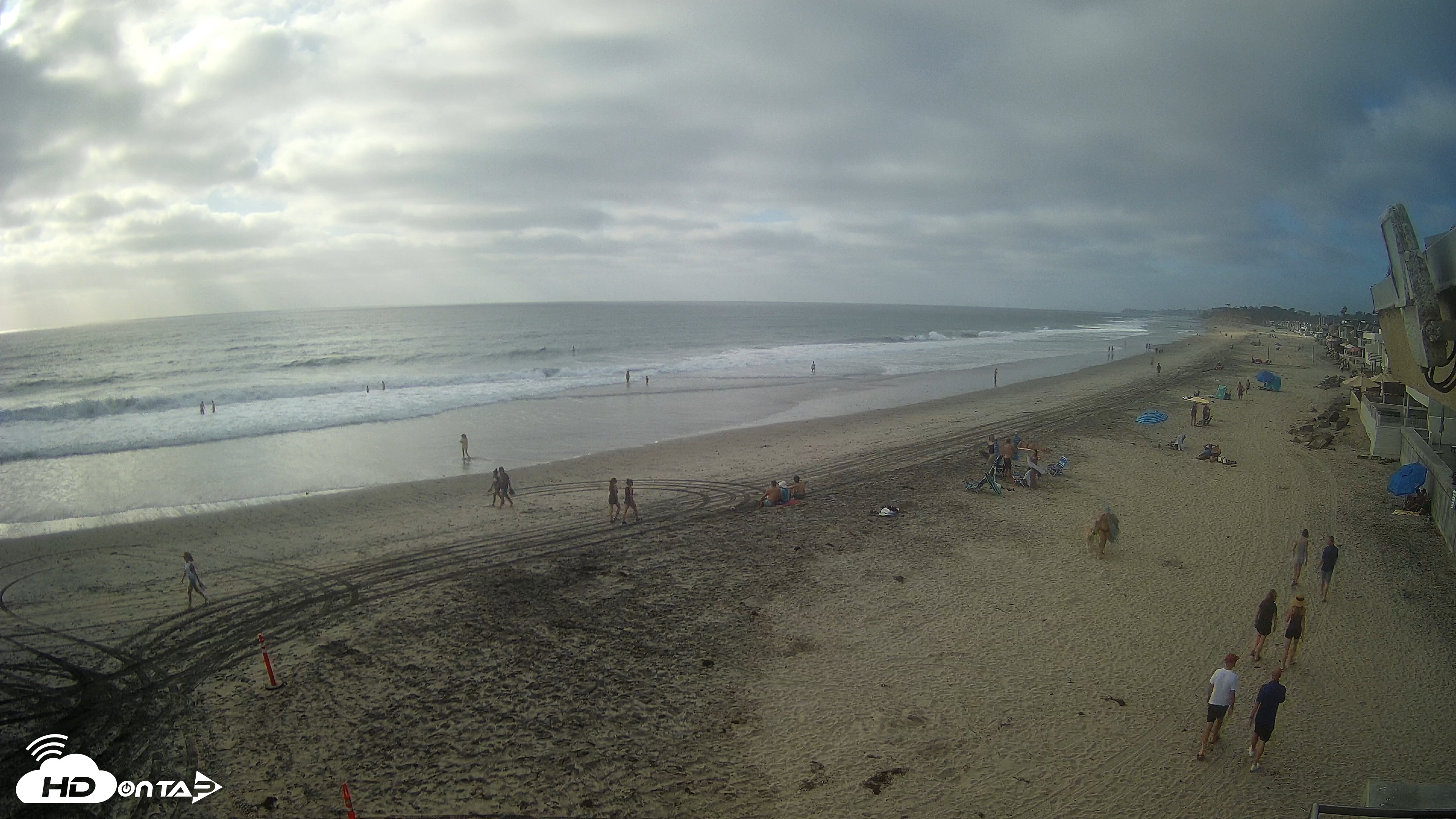 Snapshot of 17th St. Del Mar Beach - 4K NW View Live Cam taken Sep 14, 2026, 5:17pm PDT