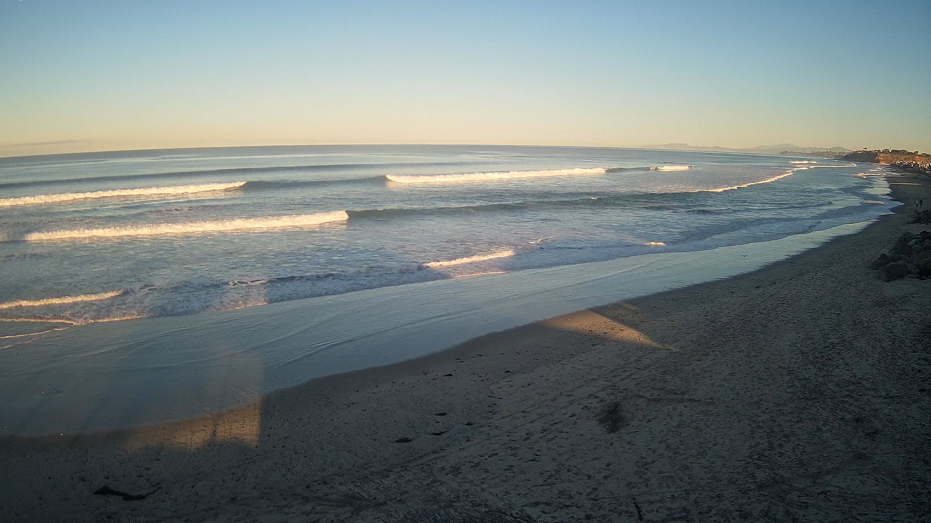 Snapshot of 17th St. Del Mar Beach - 4K NW View Live Cam taken Jan 16, 2025, 7:45am PST