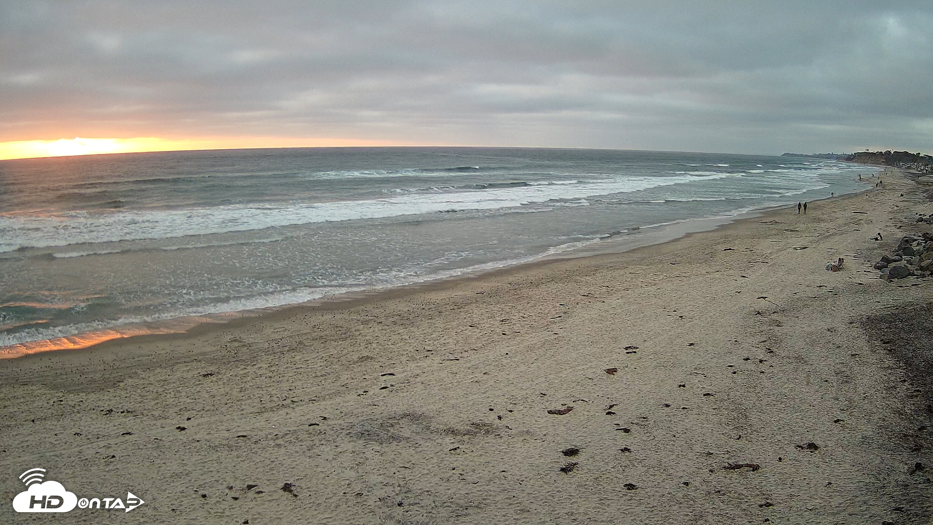 Snapshot of 17th St. Del Mar Beach - 4K NW View Live Cam taken Apr 21, 2025, 7:16pm PDT