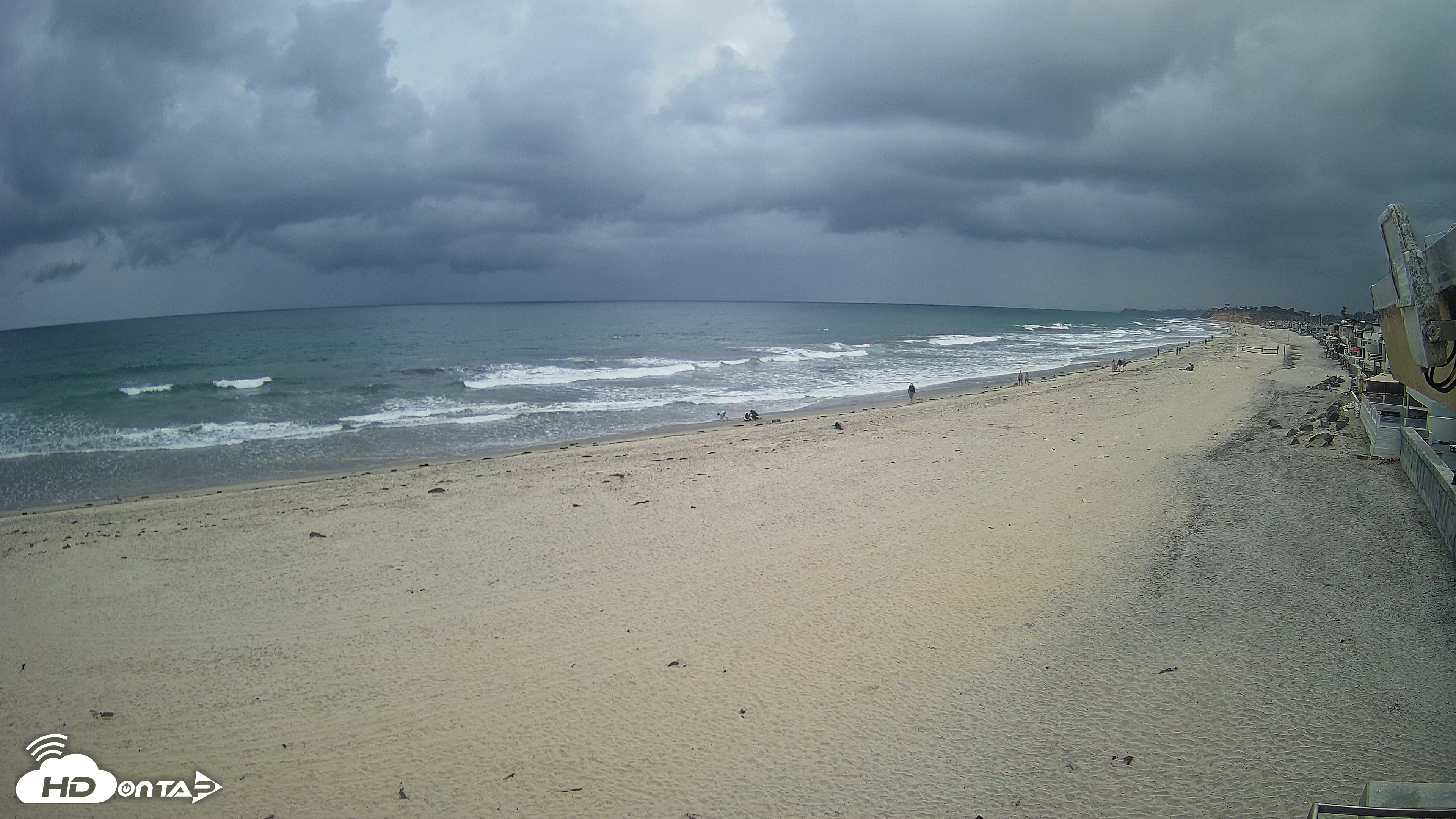 Snapshot of 17th St. Del Mar Beach - 4K NW View Live Cam taken Apr 25, 2026, 4:58pm PDT
