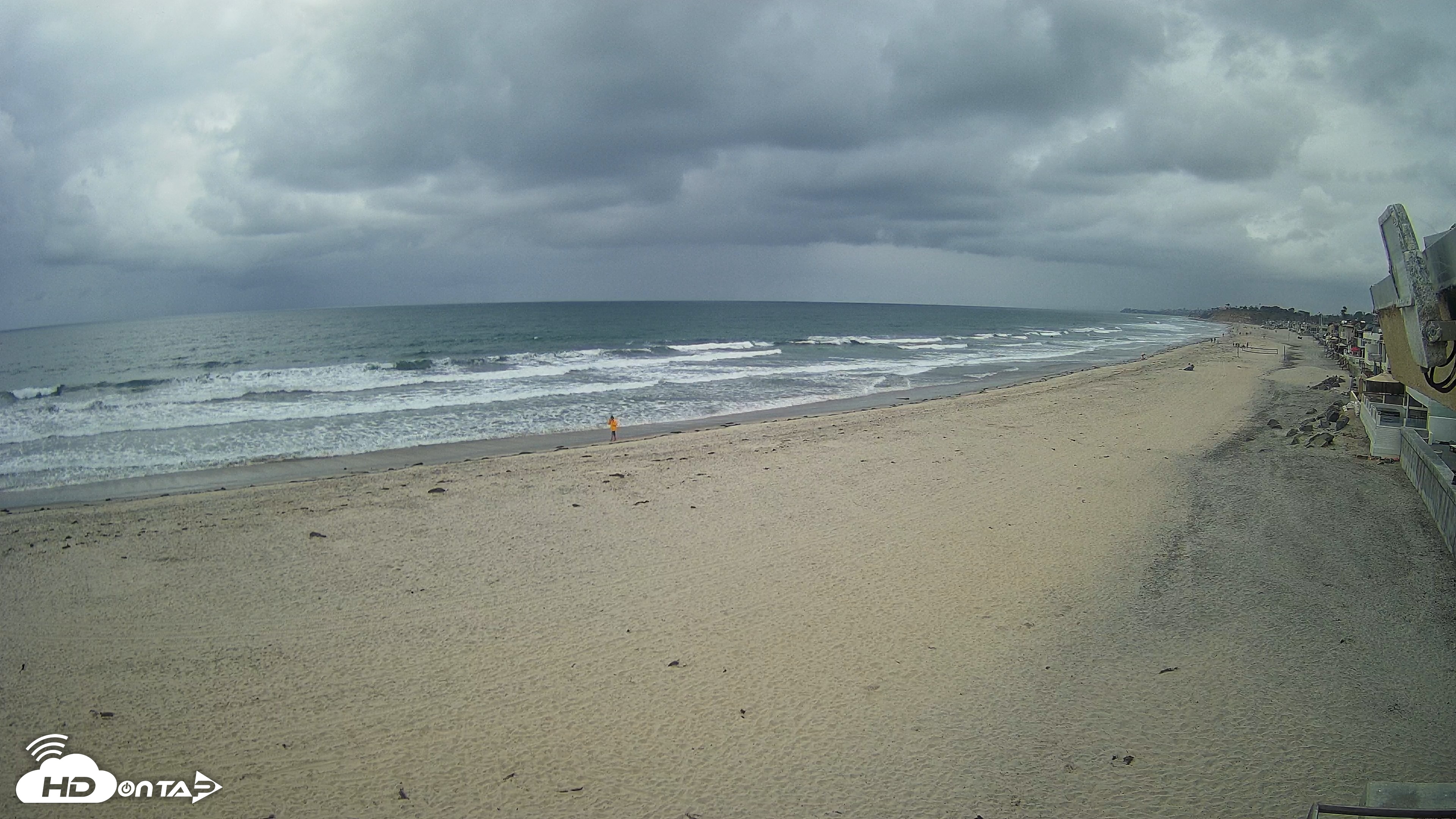 Snapshot of 17th St. Del Mar Beach - 4K NW View Live Cam taken Apr 25, 2026, 4:47pm PDT