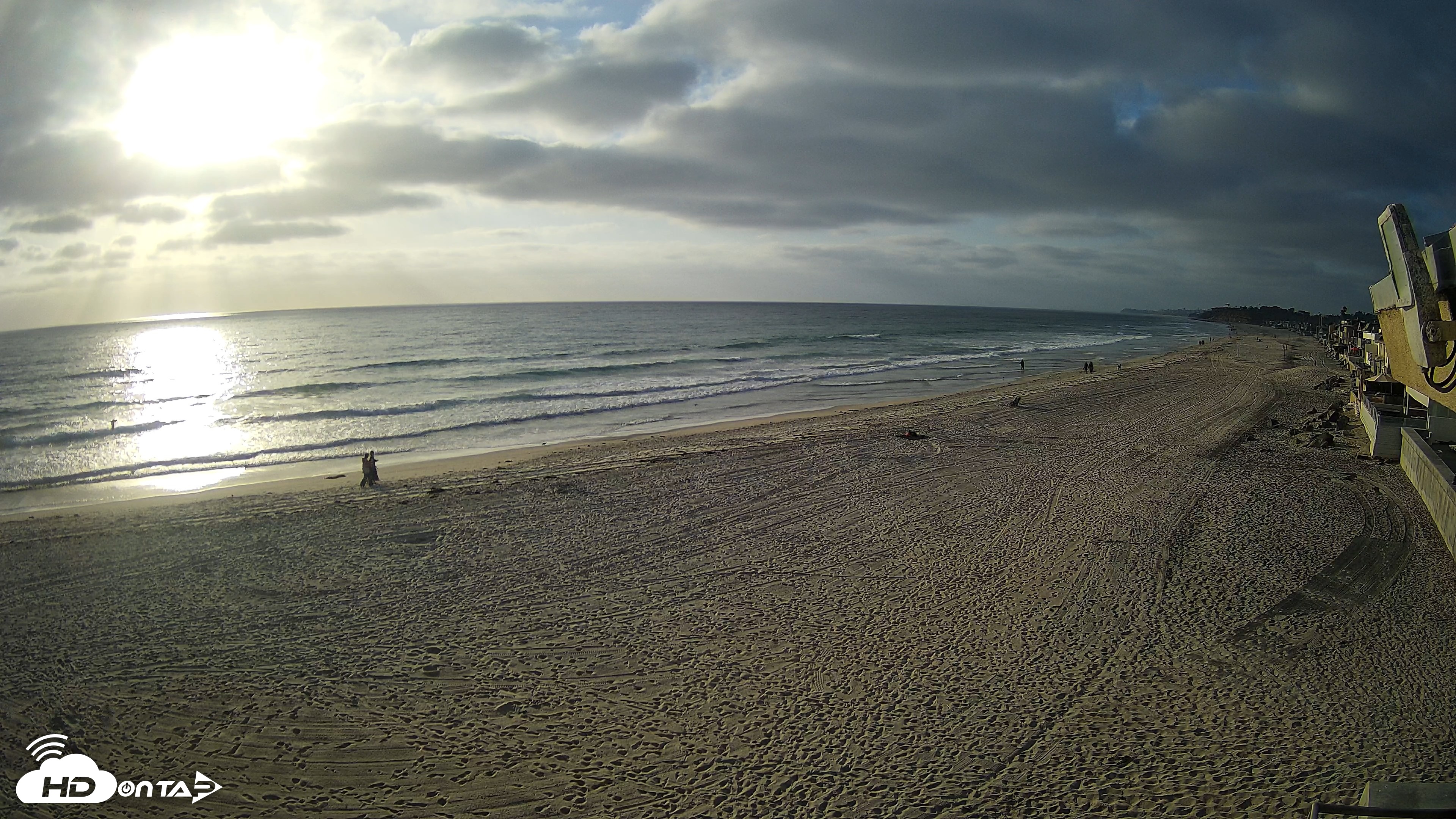 Snapshot of 17th St. Del Mar Beach - 4K NW View Live Cam taken Apr 30, 2026, 6:23pm PDT