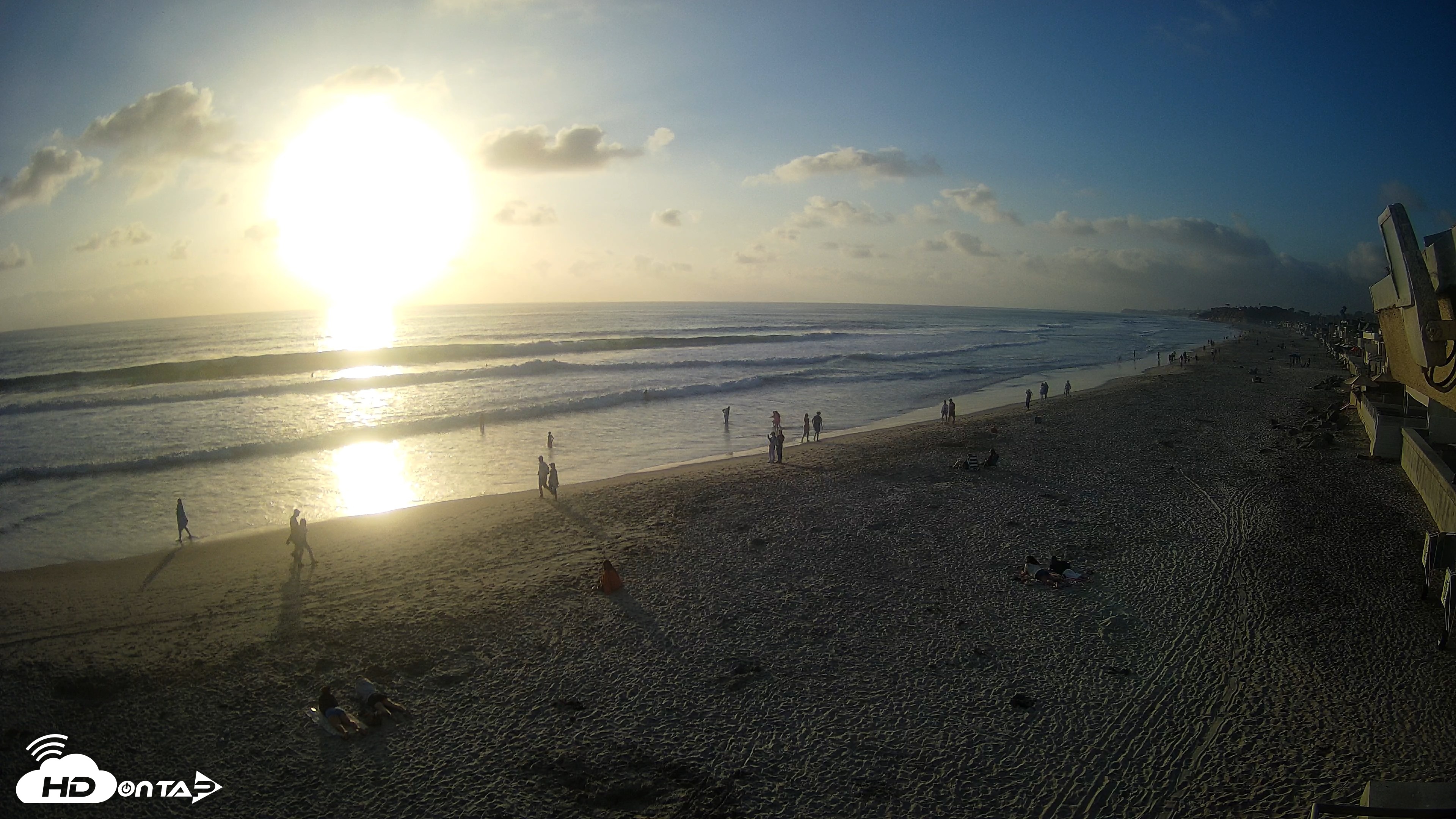 Snapshot of 17th St. Del Mar Beach - 4K NW View Live Cam taken Jun 7, 2026, 7:14pm PDT