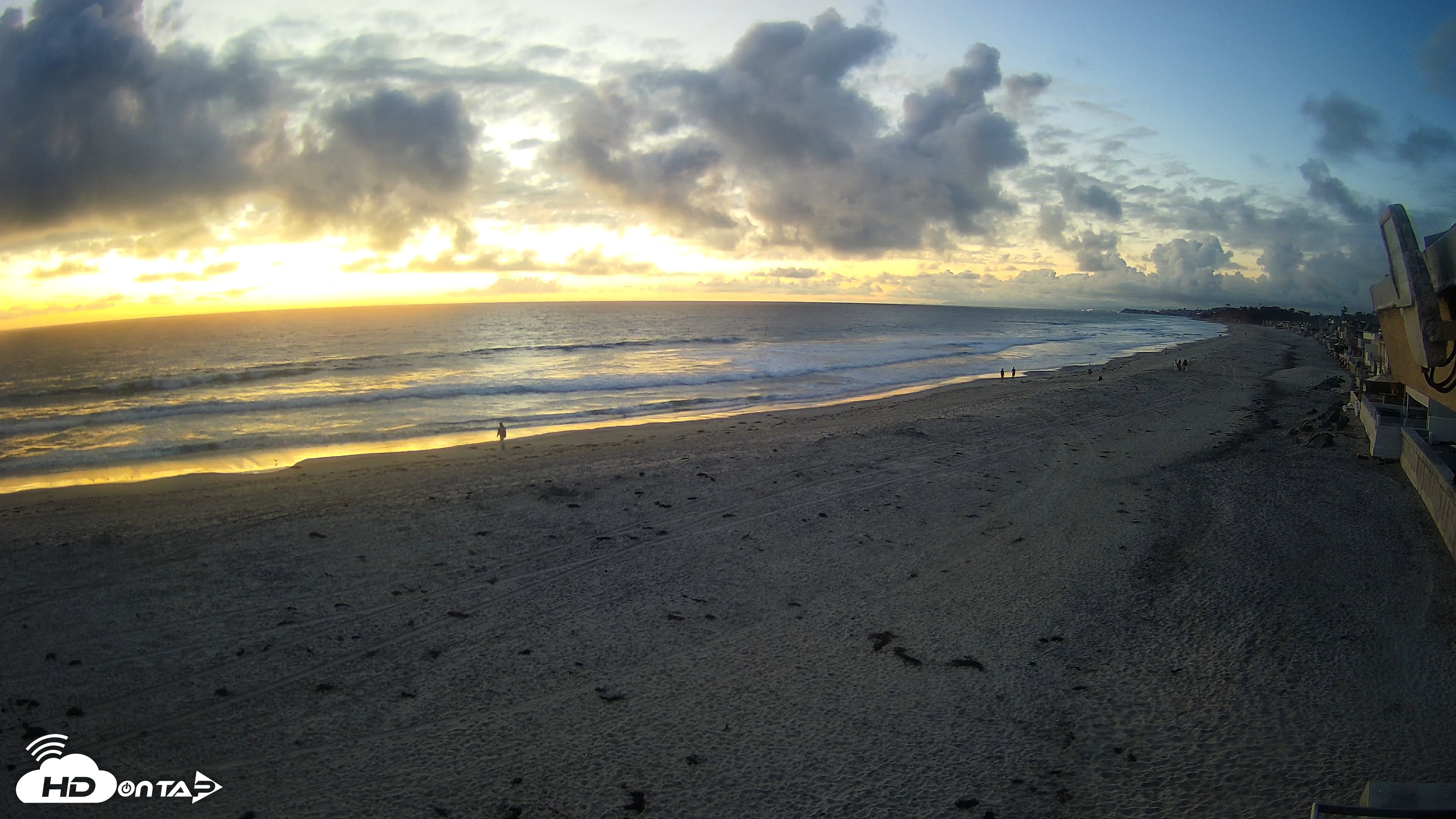 Snapshot of 17th St. Del Mar Beach - 4K NW View Live Cam taken Apr 21, 2026, 7:41pm PDT
