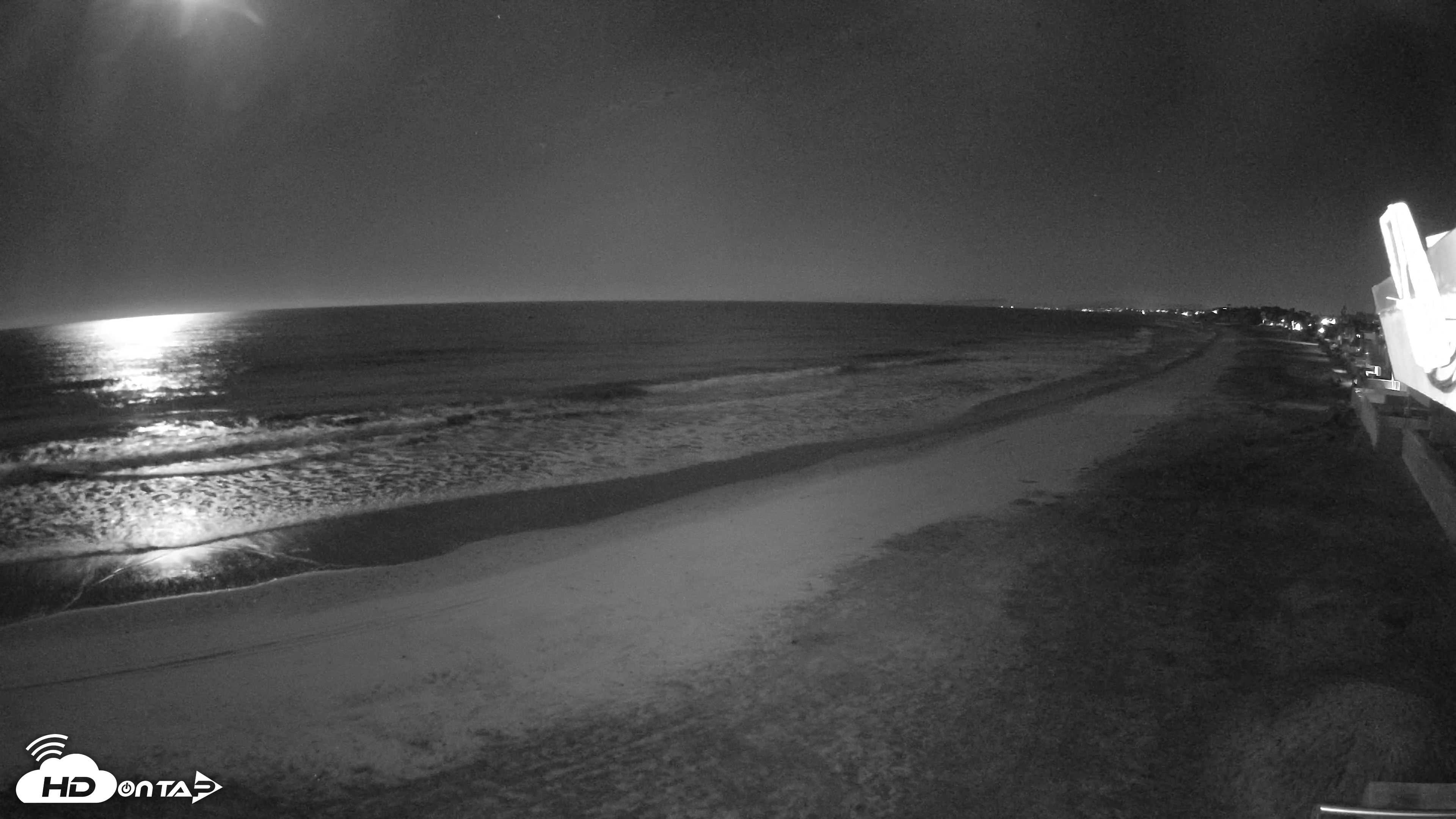 Snapshot of 17th St. Del Mar Beach - 4K NW View Live Cam taken Oct 26, 2026, 5:40am PDT