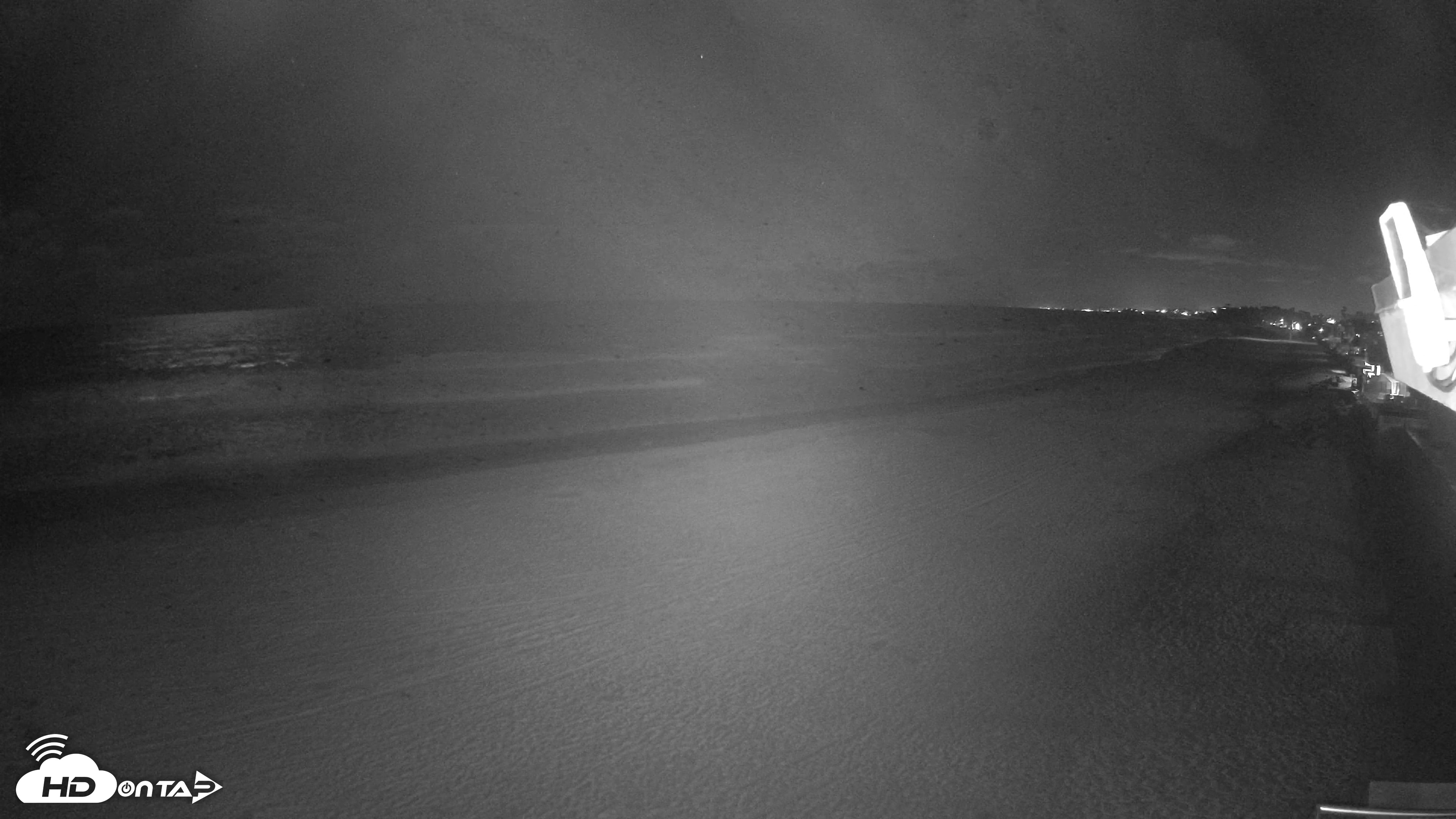 Snapshot of 17th St. Del Mar Beach - 4K NW View Live Cam taken Apr 22, 2026, 10:49pm PDT