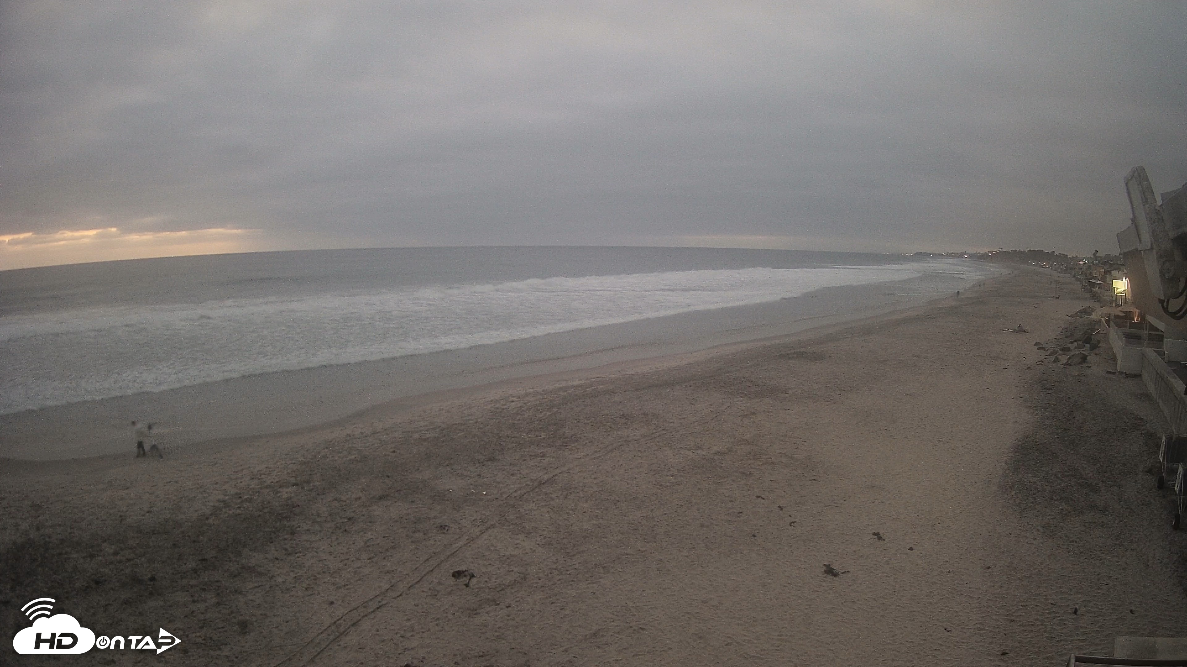 Snapshot of 17th St. Del Mar Beach - 4K NW View Live Cam taken Jun 6, 2026, 8:19pm PDT