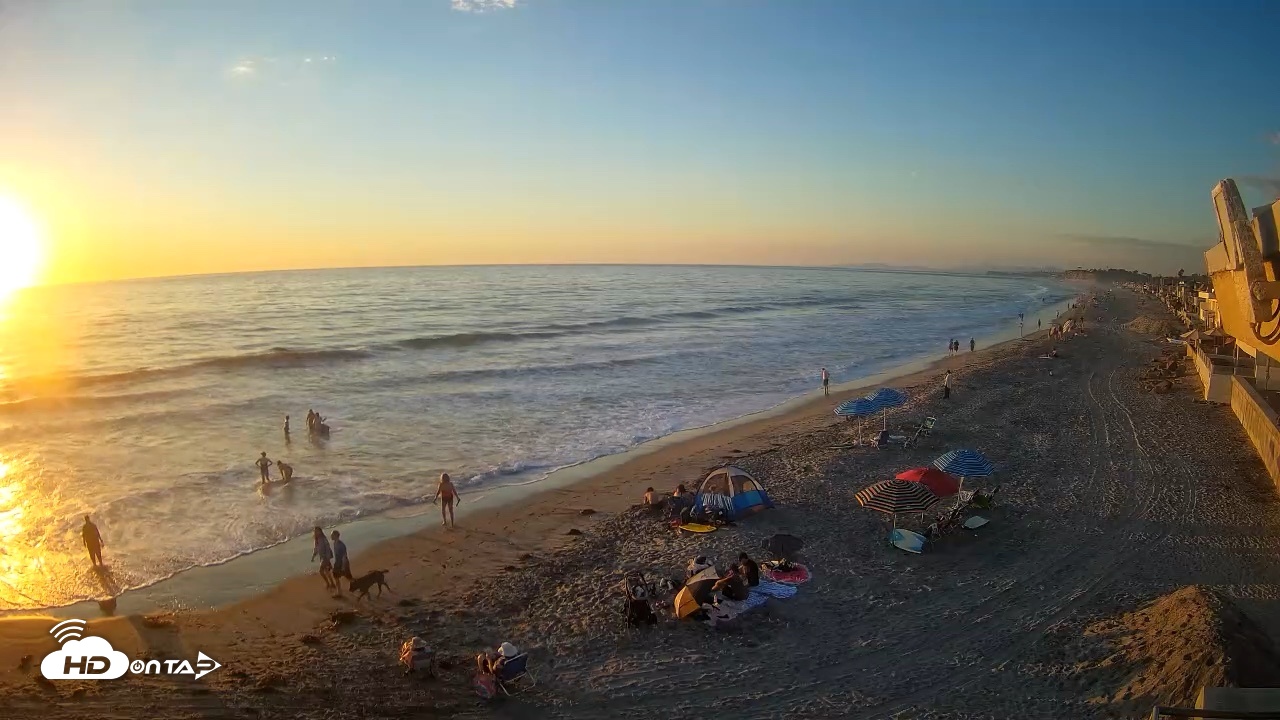 Snapshot of 17th St. Del Mar Beach - 4K NW View Live Cam taken Oct 5, 2026, 6:16pm PDT