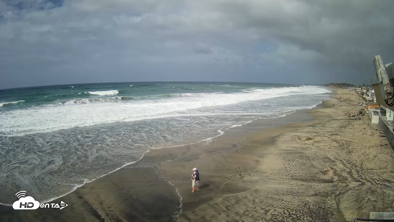 Snapshot of 17th St. Del Mar Beach - 4K NW View Live Cam taken Oct 11, 2026, 12:35pm PDT