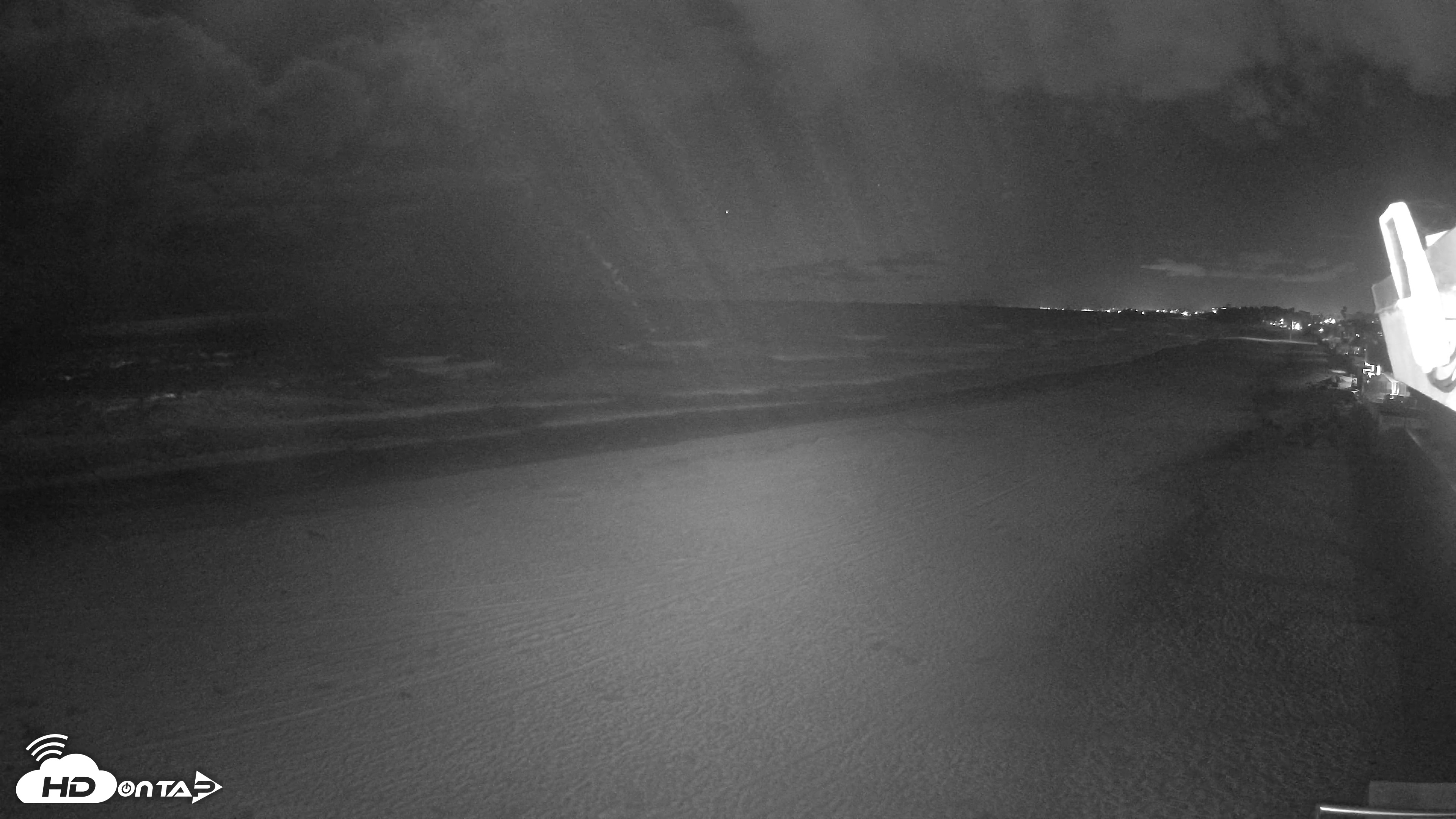Snapshot of 17th St. Del Mar Beach - 4K NW View Live Cam taken Apr 22, 2026, 10:19pm PDT