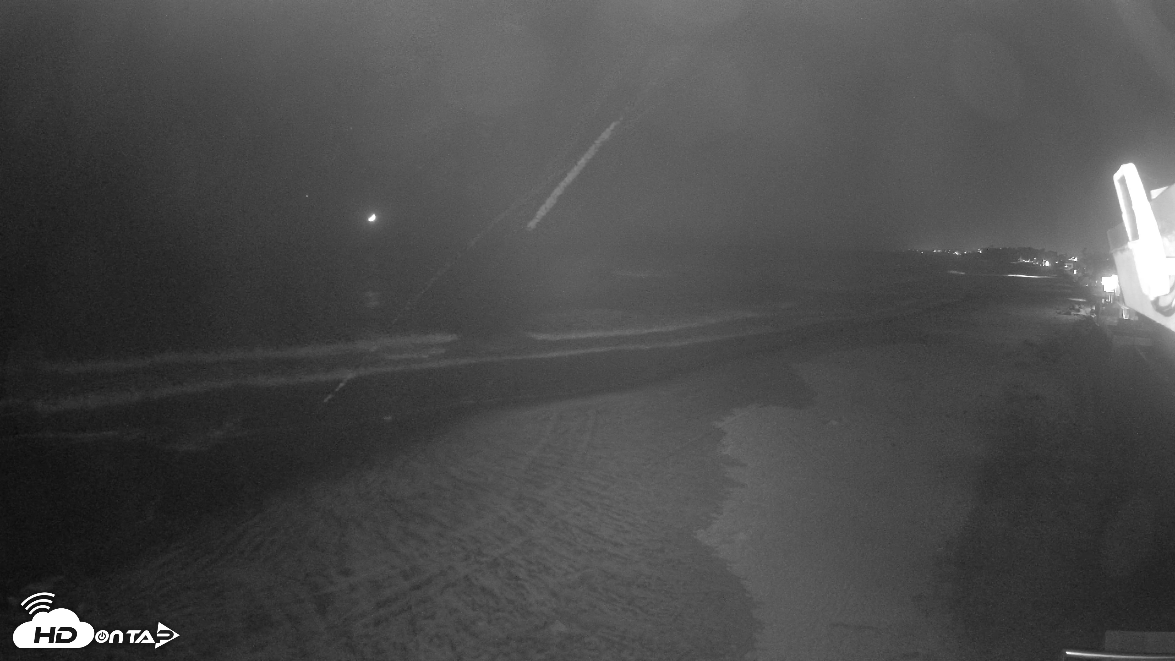 Snapshot of 17th St. Del Mar Beach - 4K NW View Live Cam taken May 19, 2026, 11:14pm PDT