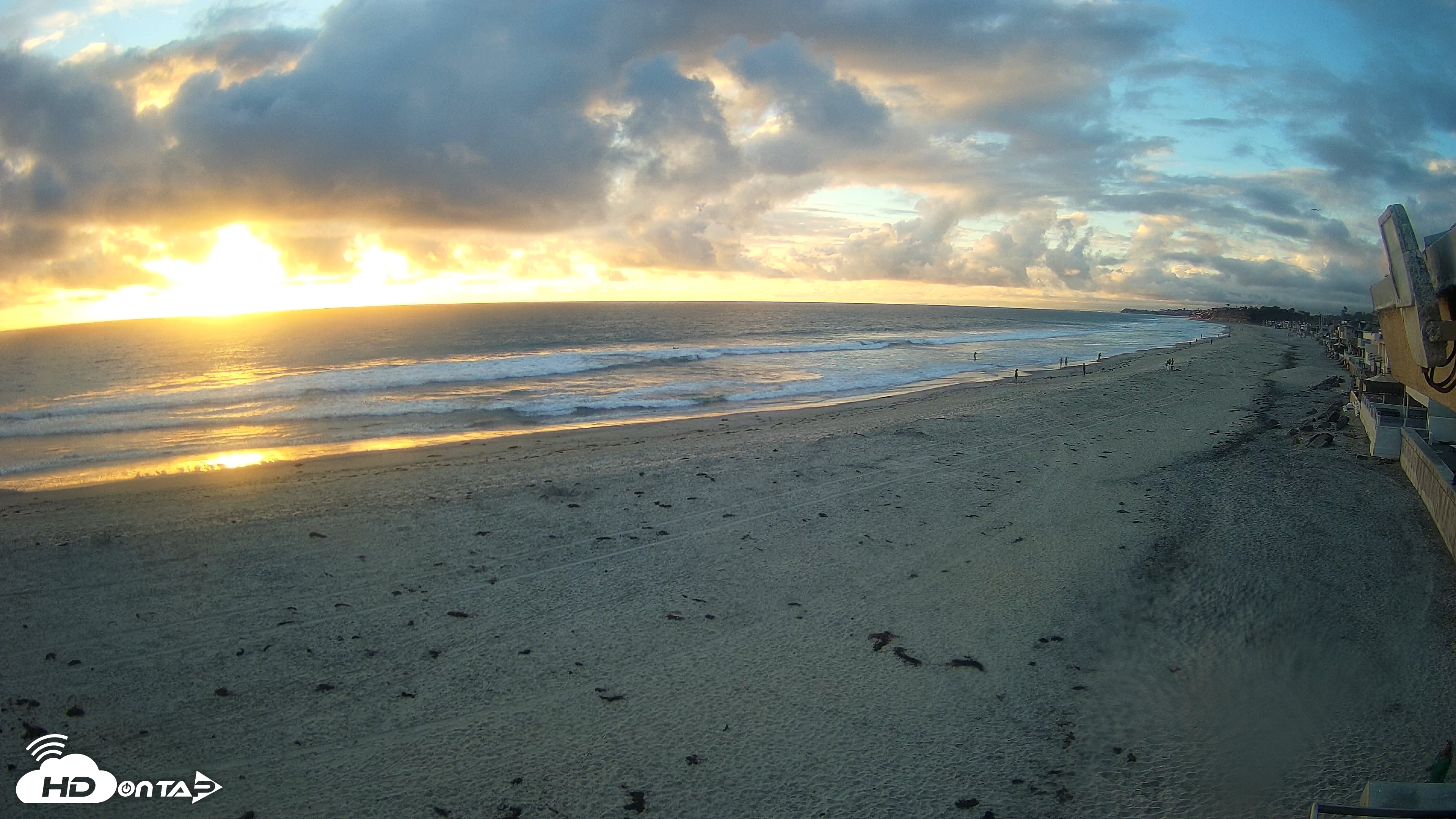 Snapshot of 17th St. Del Mar Beach - 4K NW View Live Cam taken Apr 21, 2026, 7:08pm PDT