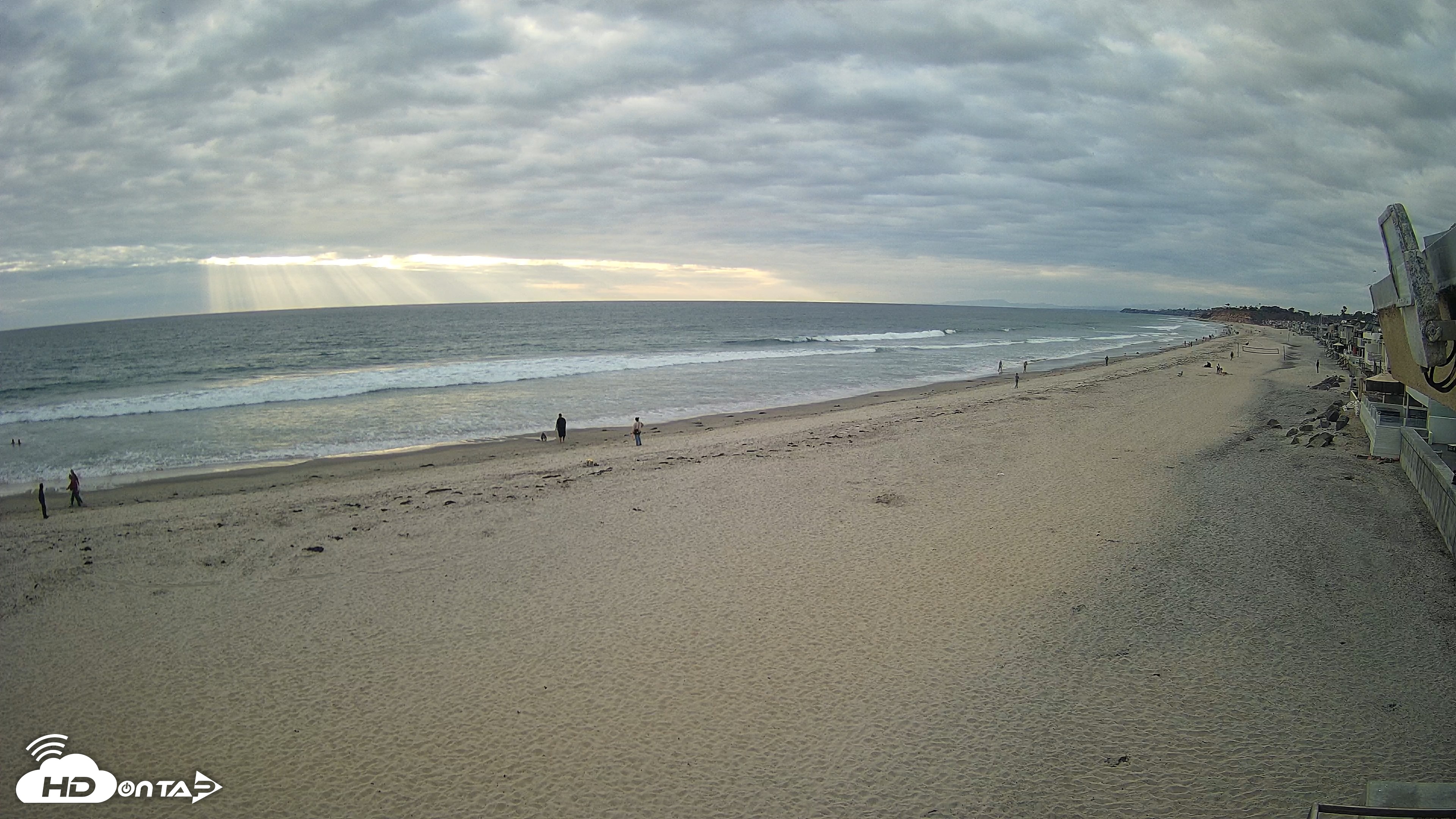 Snapshot of 17th St. Del Mar Beach - 4K NW View Live Cam taken May 3, 2026, 6:26pm PDT