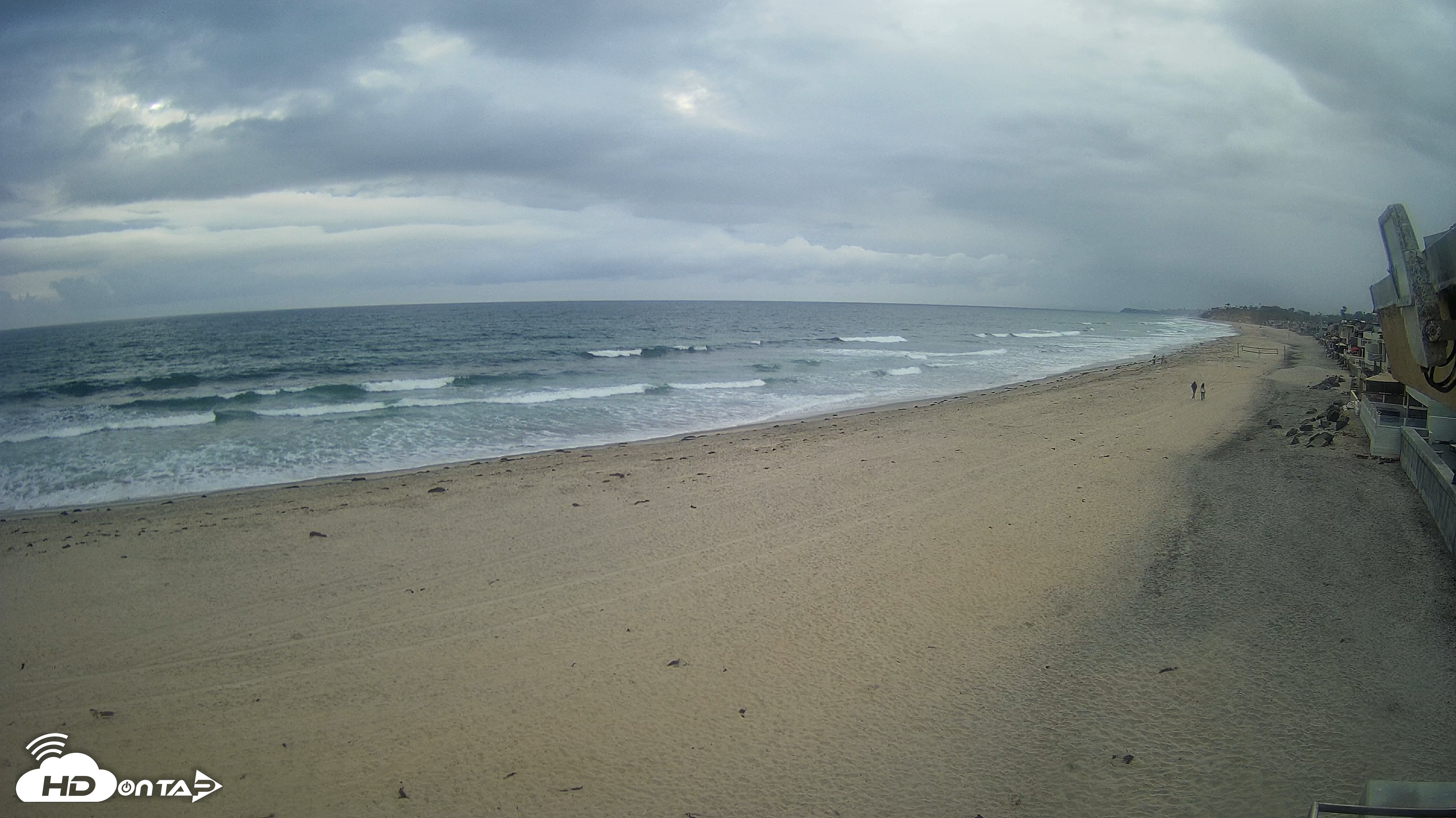 Snapshot of 17th St. Del Mar Beach - 4K NW View Live Cam taken Apr 25, 2026, 6:14pm PDT