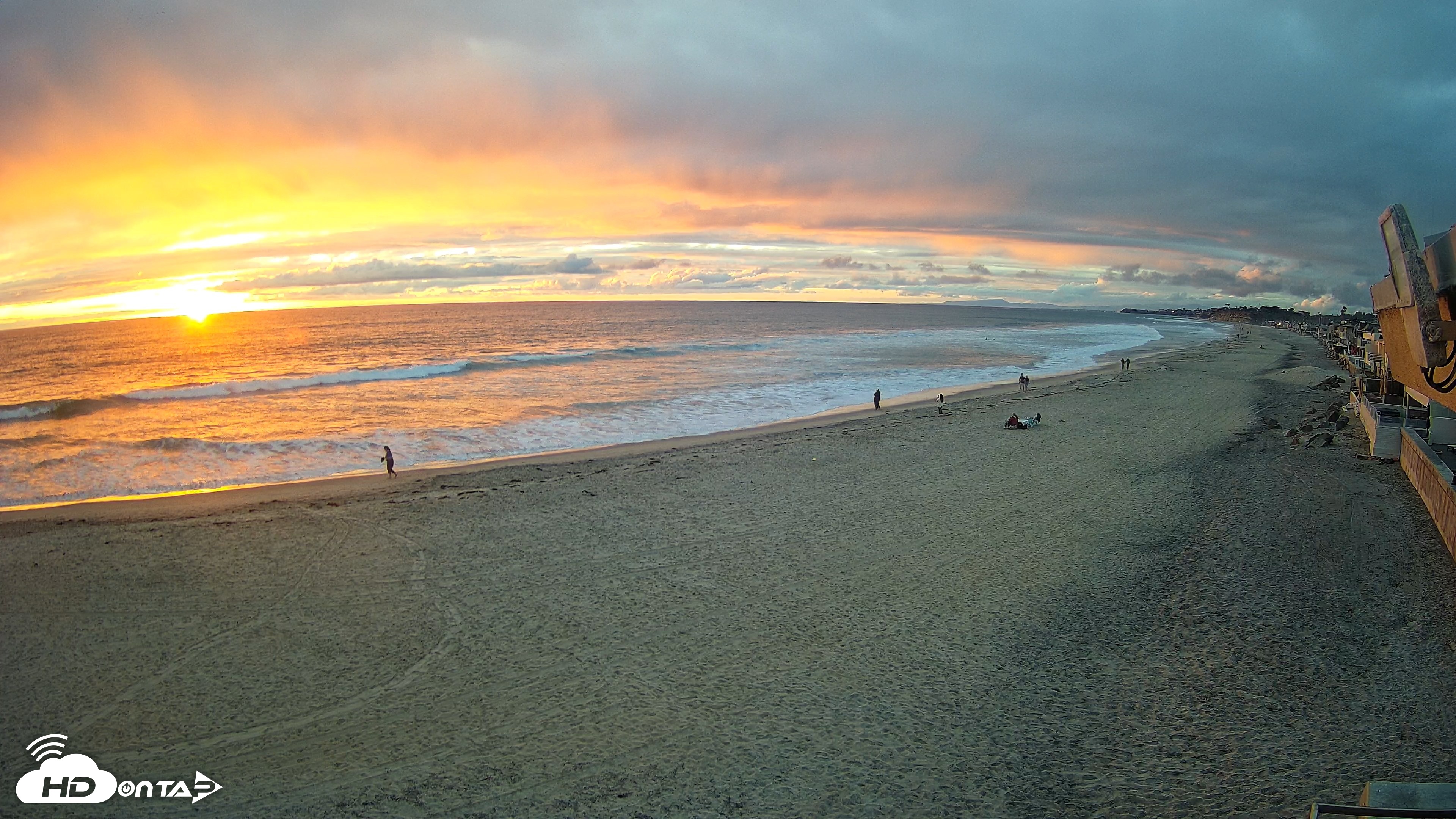 Snapshot of 17th St. Del Mar Beach - 4K NW View Live Cam taken Apr 12, 2026, 7:15pm PDT