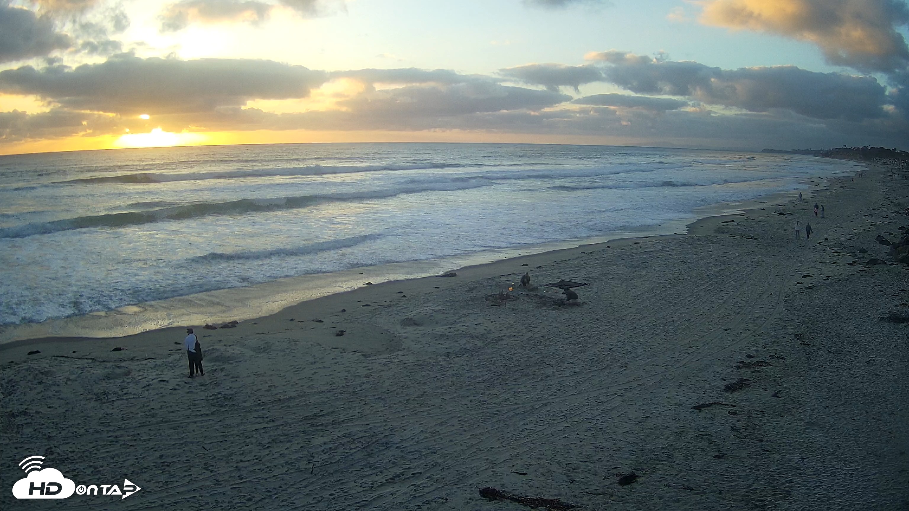 Snapshot of 17th St. Del Mar Beach - 4K NW View Live Cam taken May 13, 2025, 7:26pm PDT