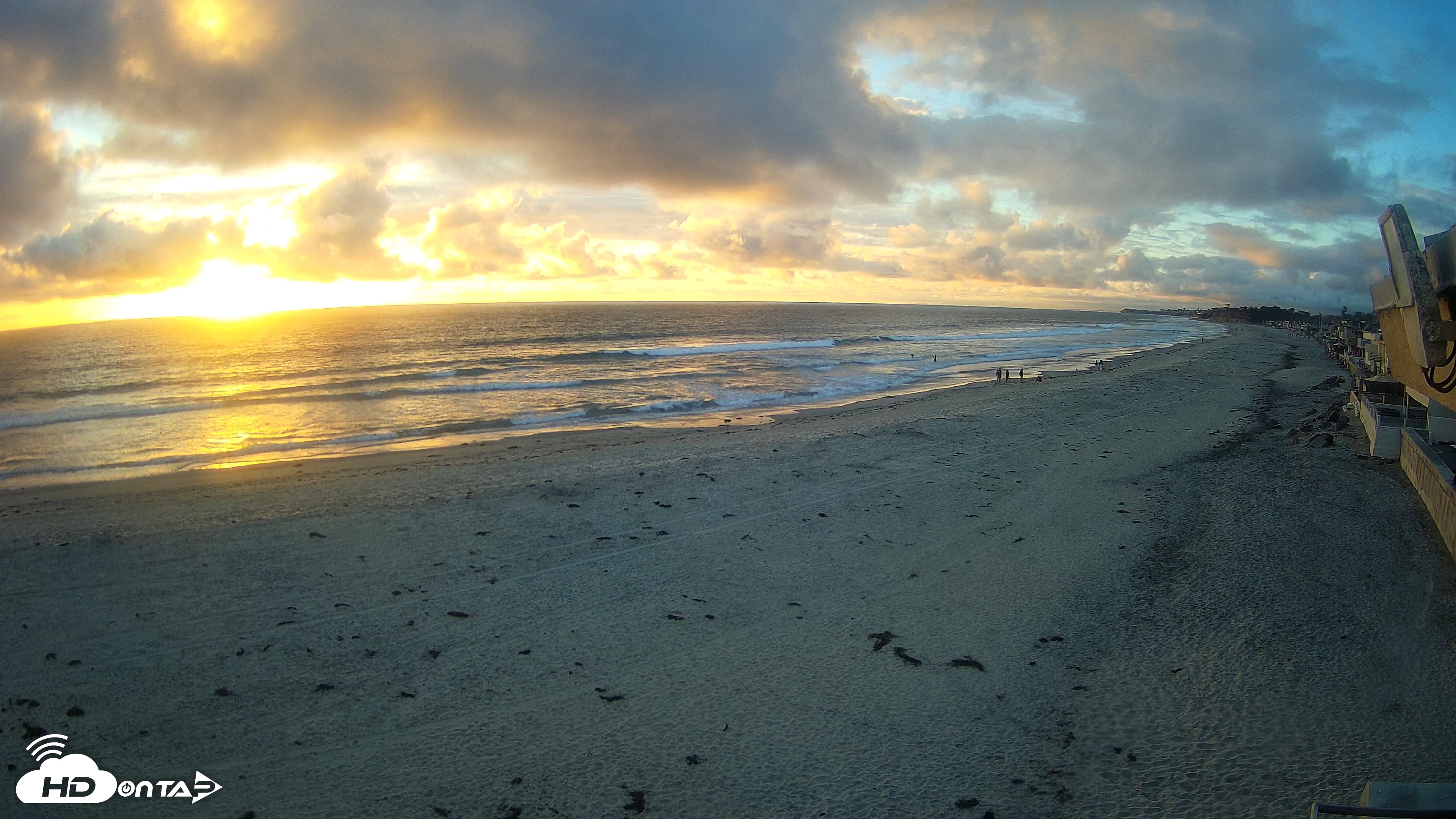 Snapshot of 17th St. Del Mar Beach - 4K NW View Live Cam taken Apr 21, 2026, 7:13pm PDT