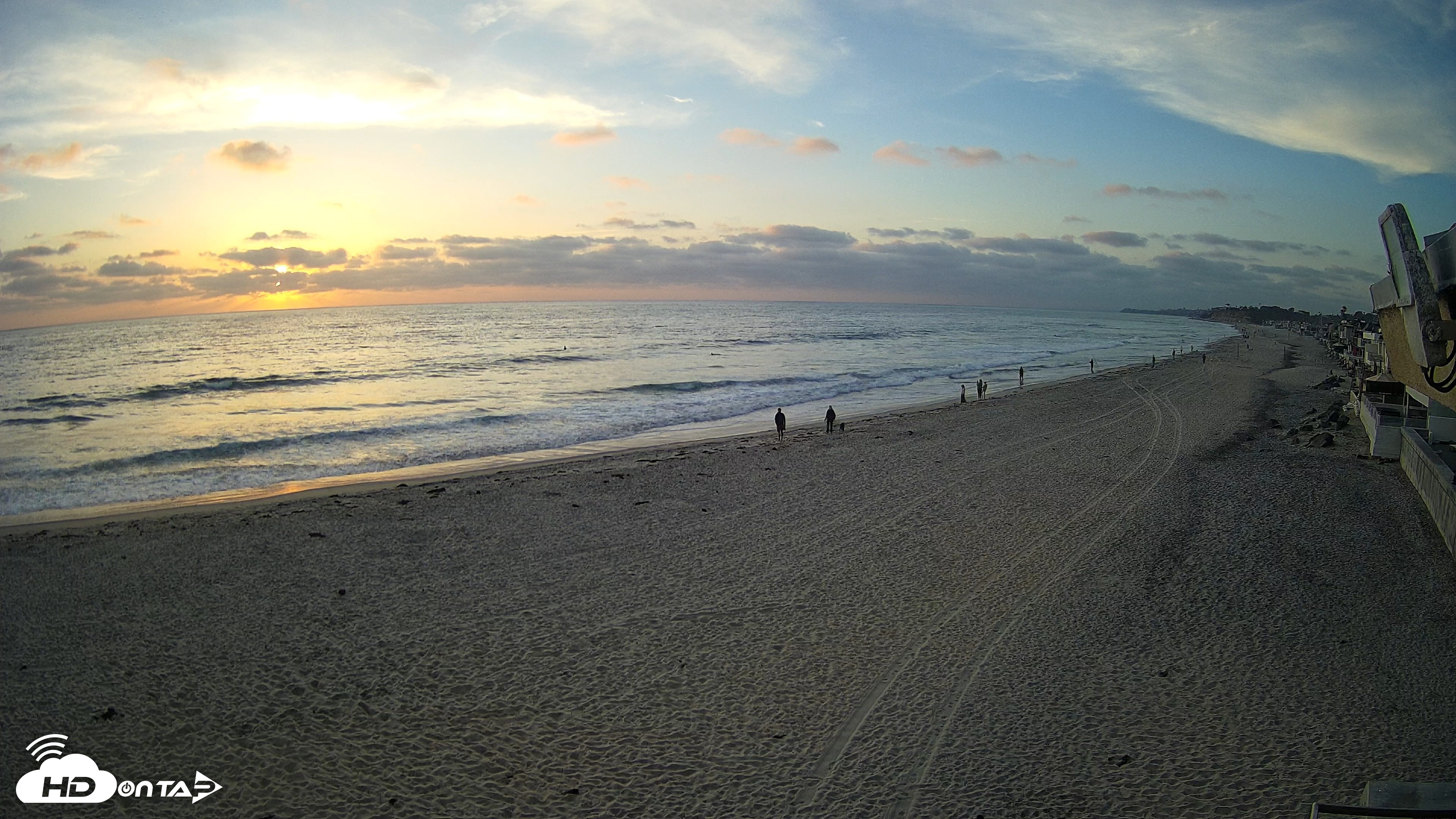 Snapshot of 17th St. Del Mar Beach - 4K NW View Live Cam taken Apr 29, 2026, 7:21pm PDT