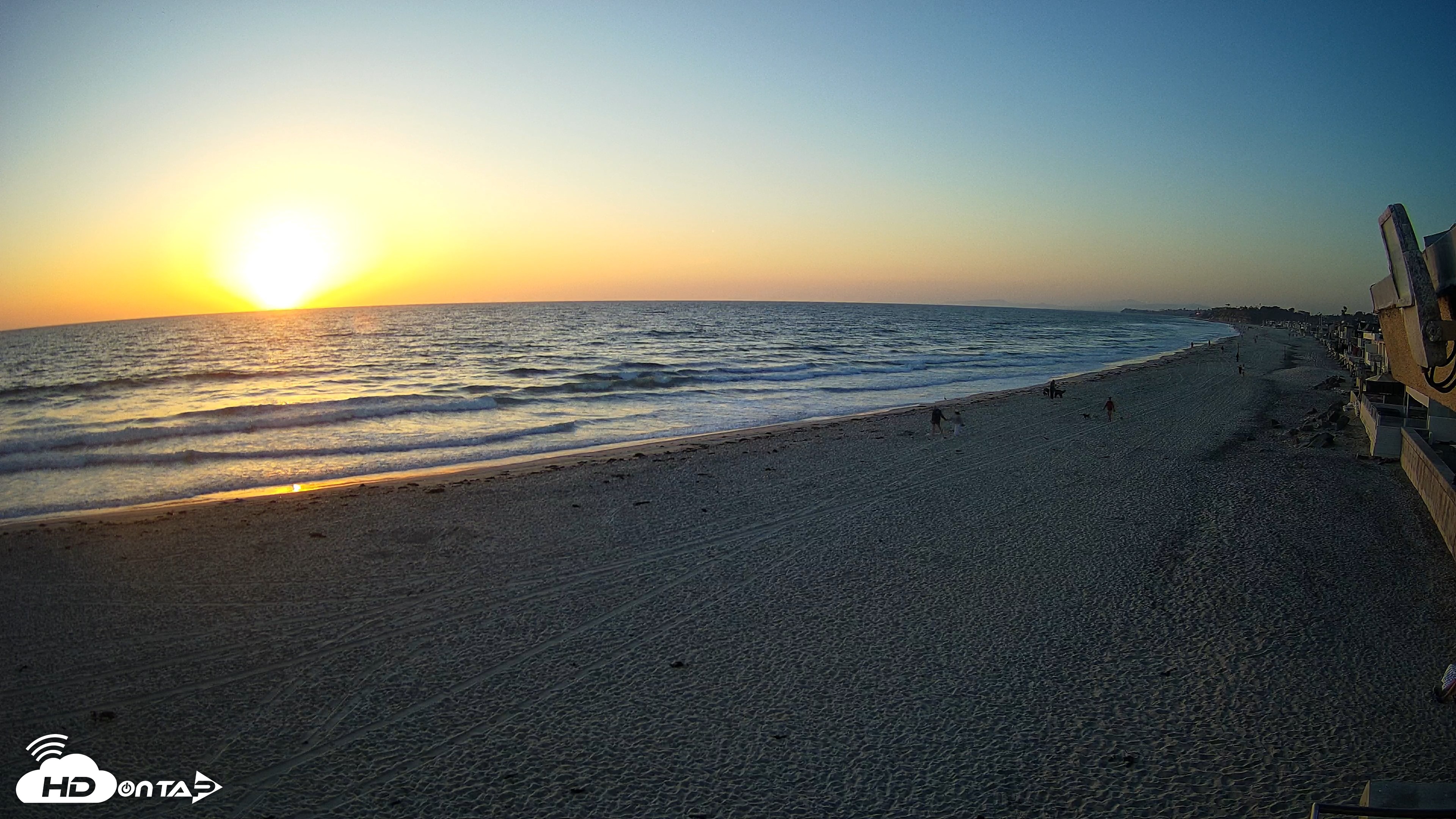 Snapshot of 17th St. Del Mar Beach - 4K NW View Live Cam taken Apr 28, 2026, 7:23pm PDT