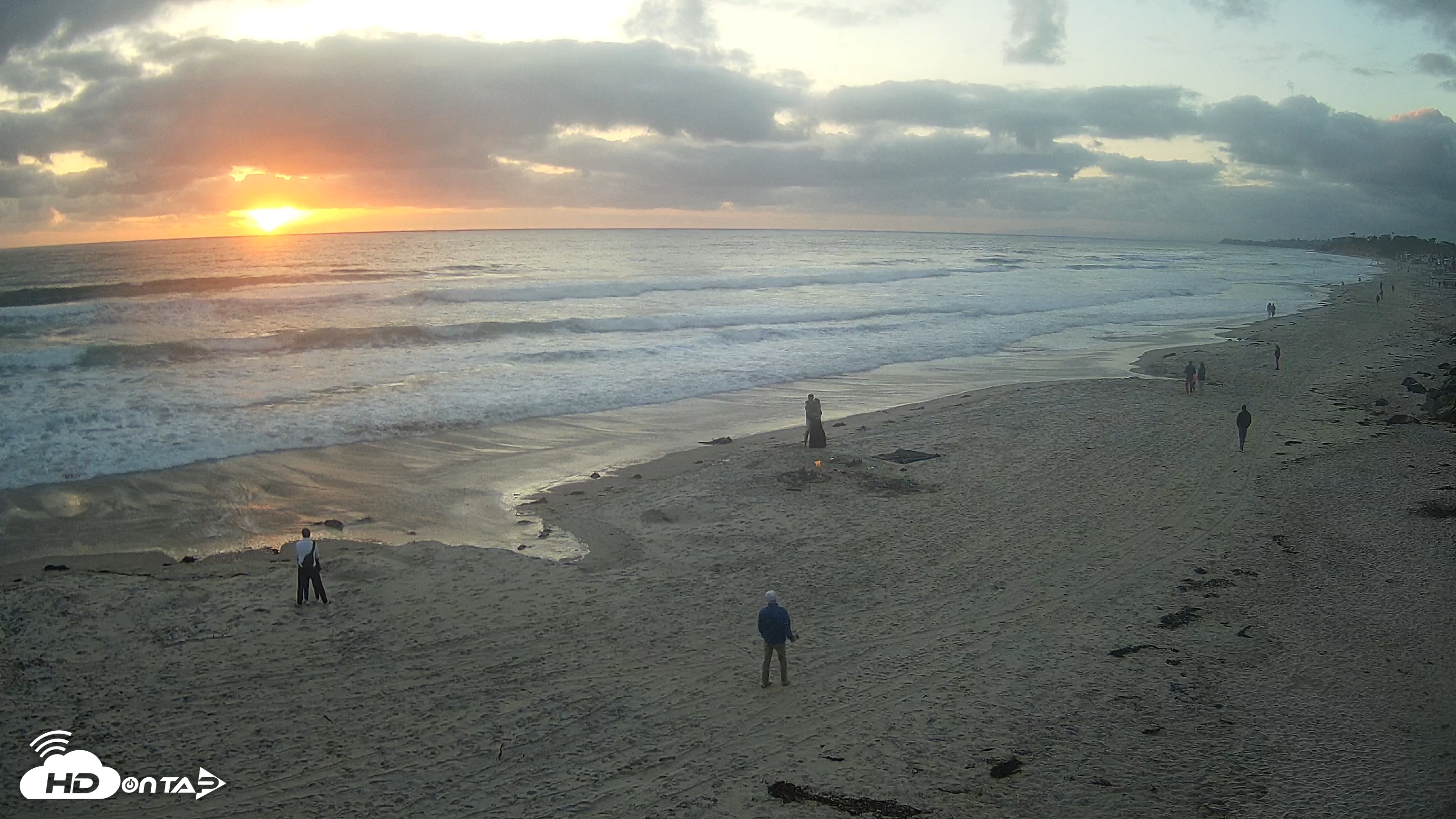Snapshot of 17th St. Del Mar Beach - 4K NW View Live Cam taken May 13, 2025, 7:37pm PDT