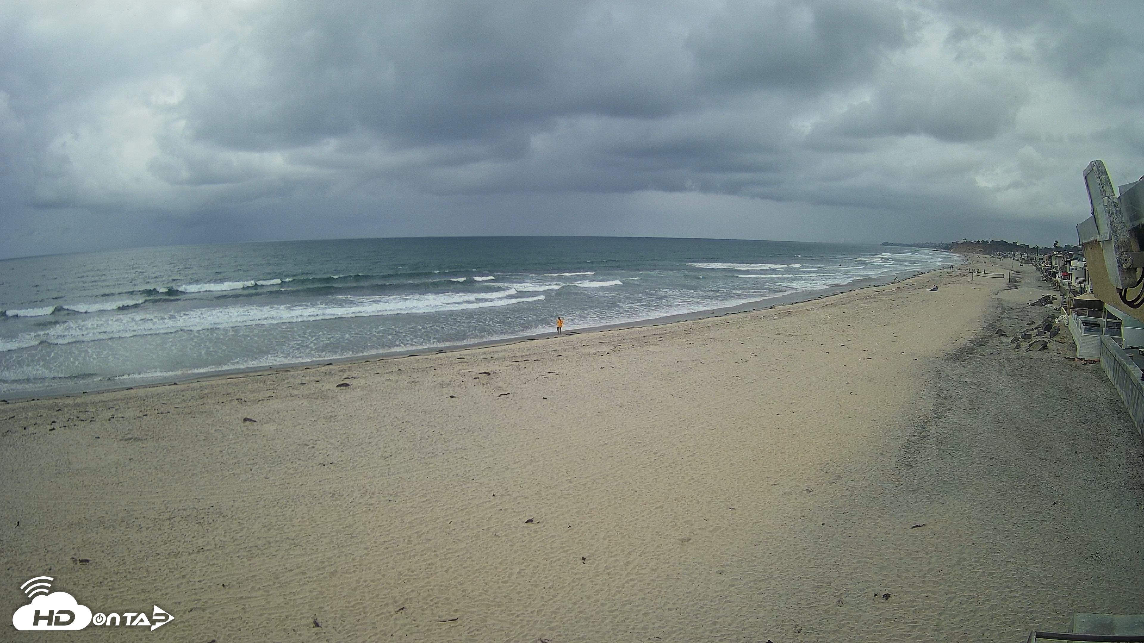 Snapshot of 17th St. Del Mar Beach - 4K NW View Live Cam taken Apr 25, 2026, 4:47pm PDT