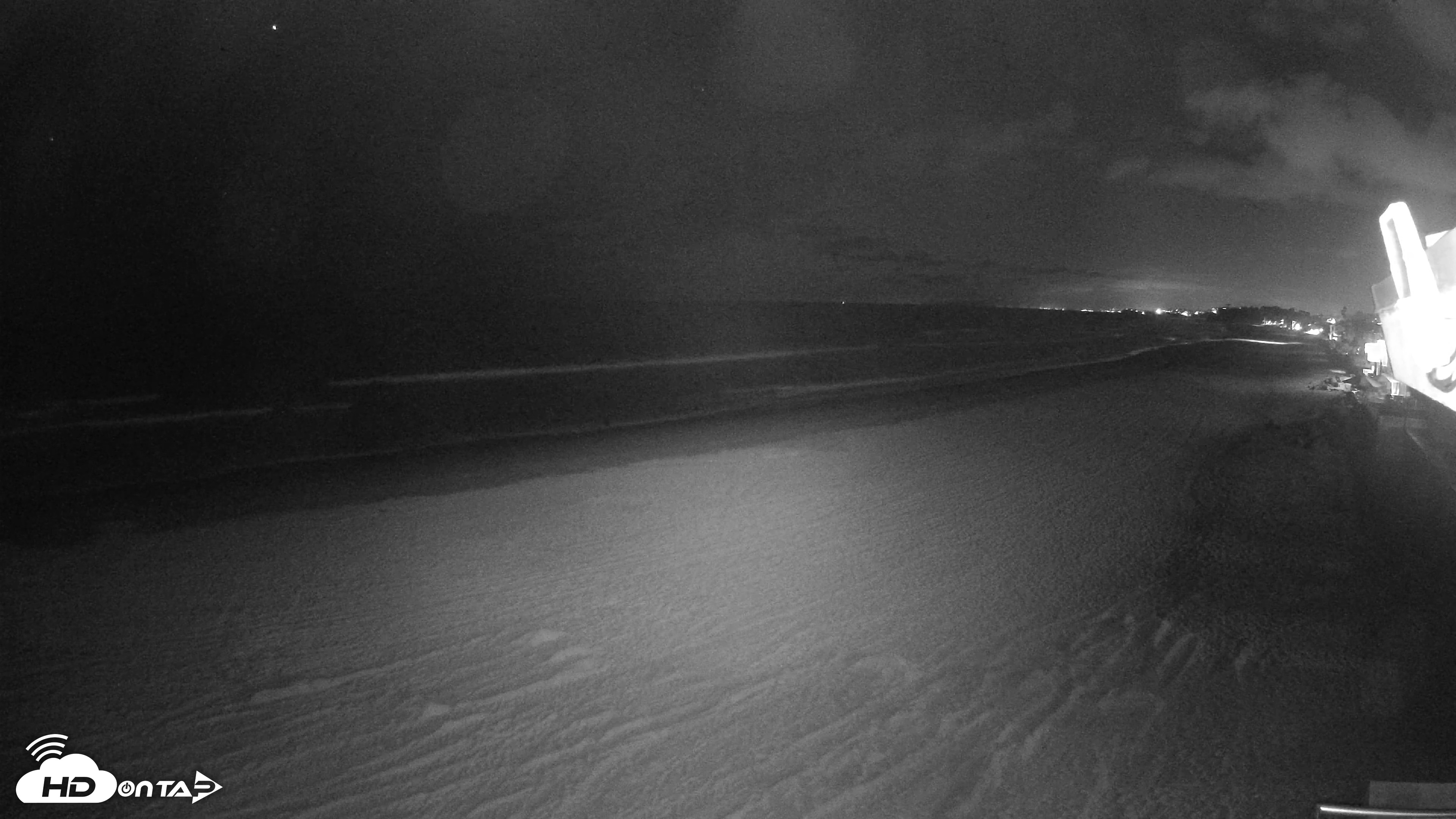 Snapshot of 17th St. Del Mar Beach - 4K NW View Live Cam taken May 13, 2026, 10:20pm PDT