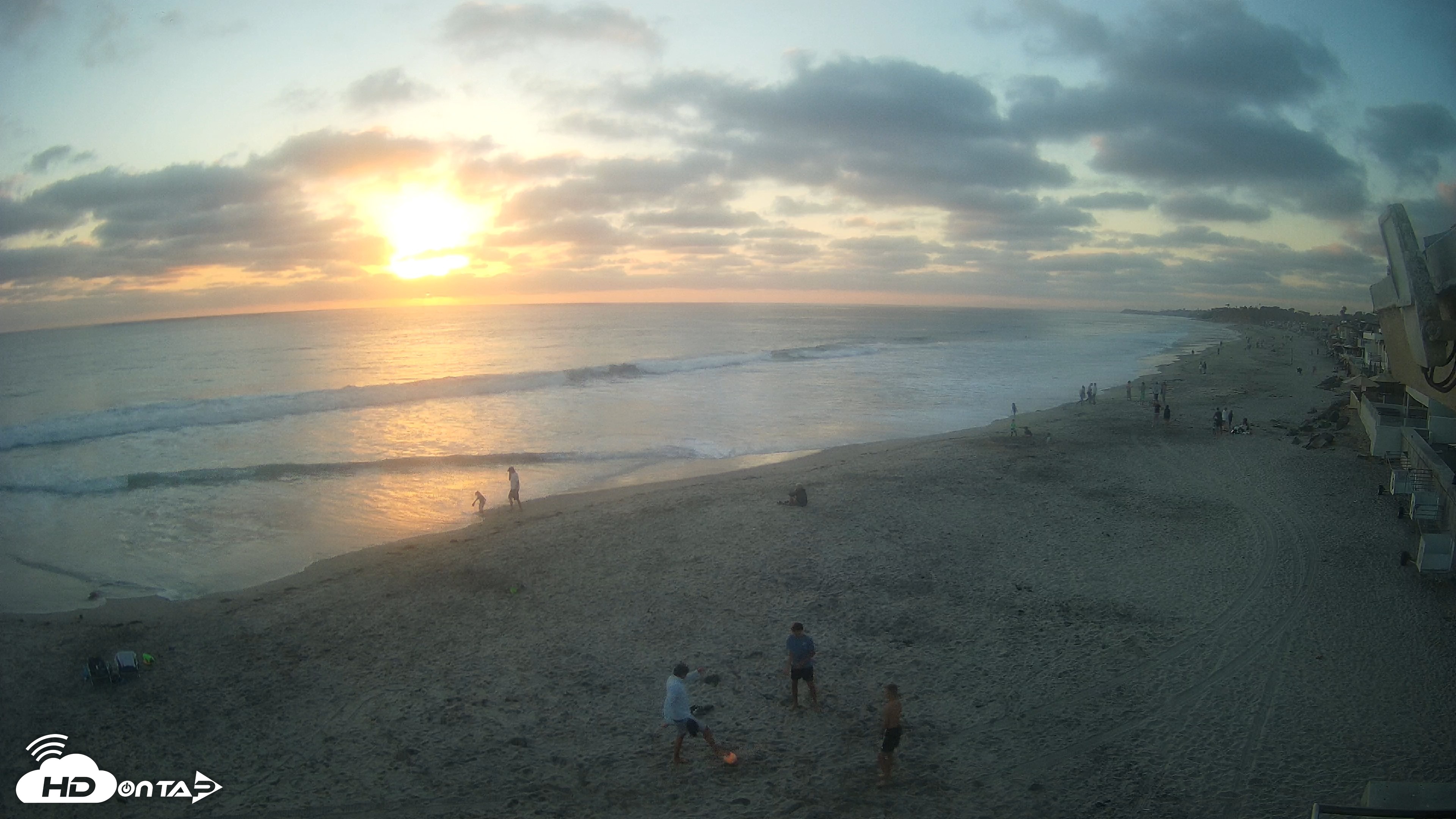 Snapshot of 17th St. Del Mar Beach - 4K NW View Live Cam taken Jul 1, 2026, 7:53pm PDT
