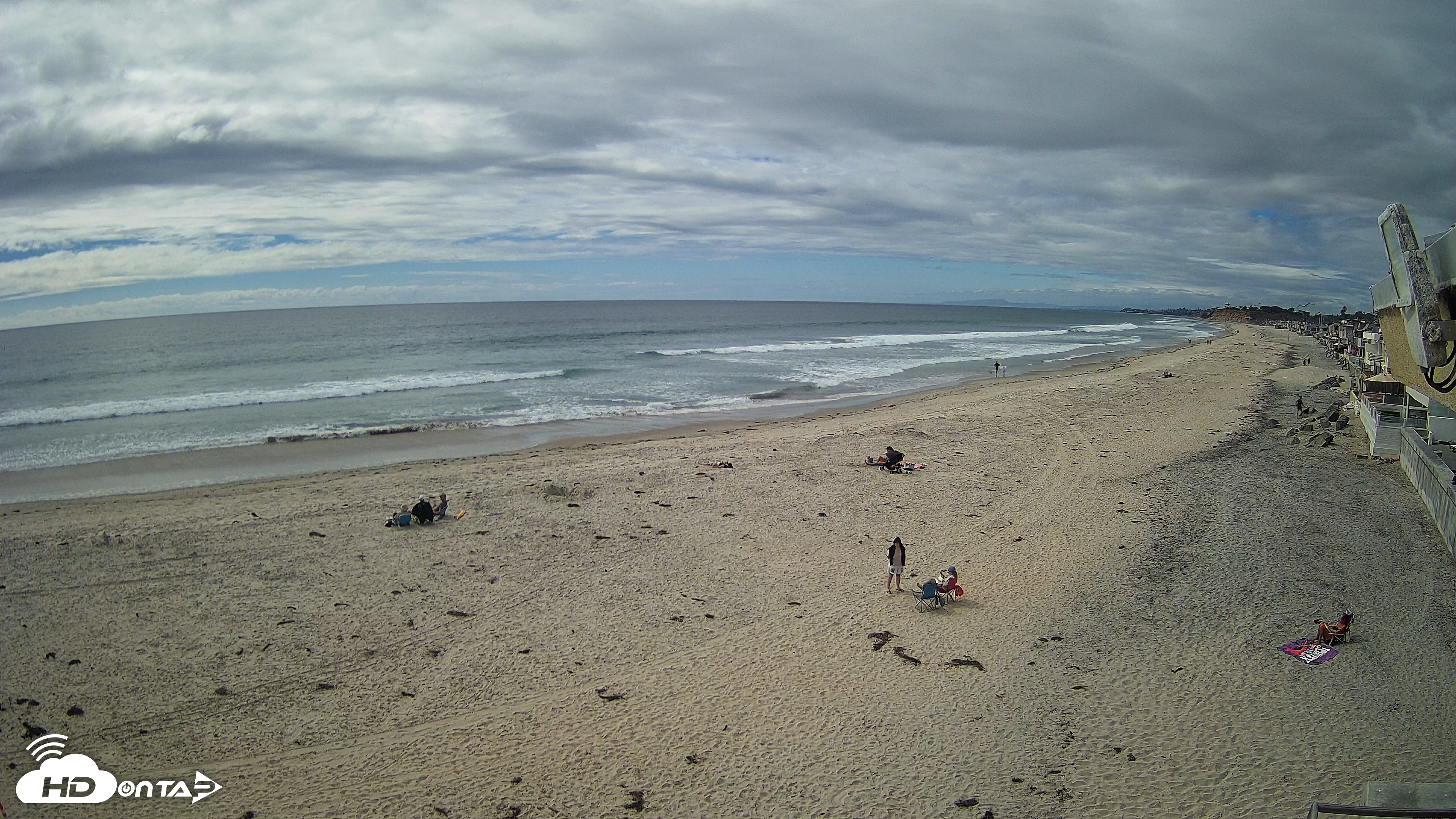 Snapshot of 17th St. Del Mar Beach - 4K NW View Live Cam taken Apr 21, 2026, 3:51pm PDT