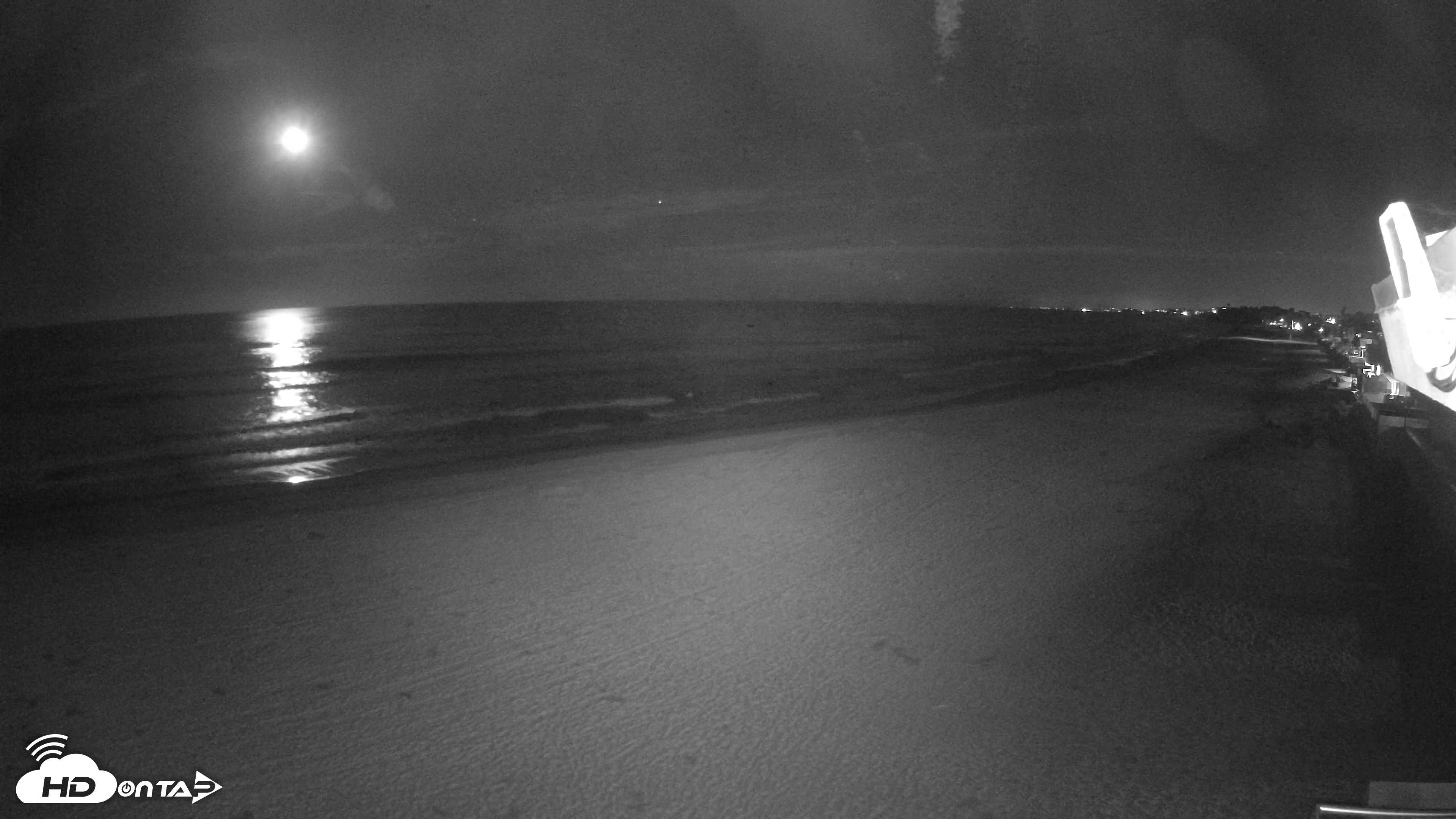 Snapshot of 17th St. Del Mar Beach - 4K NW View Live Cam taken Apr 24, 2026, 1:19am PDT