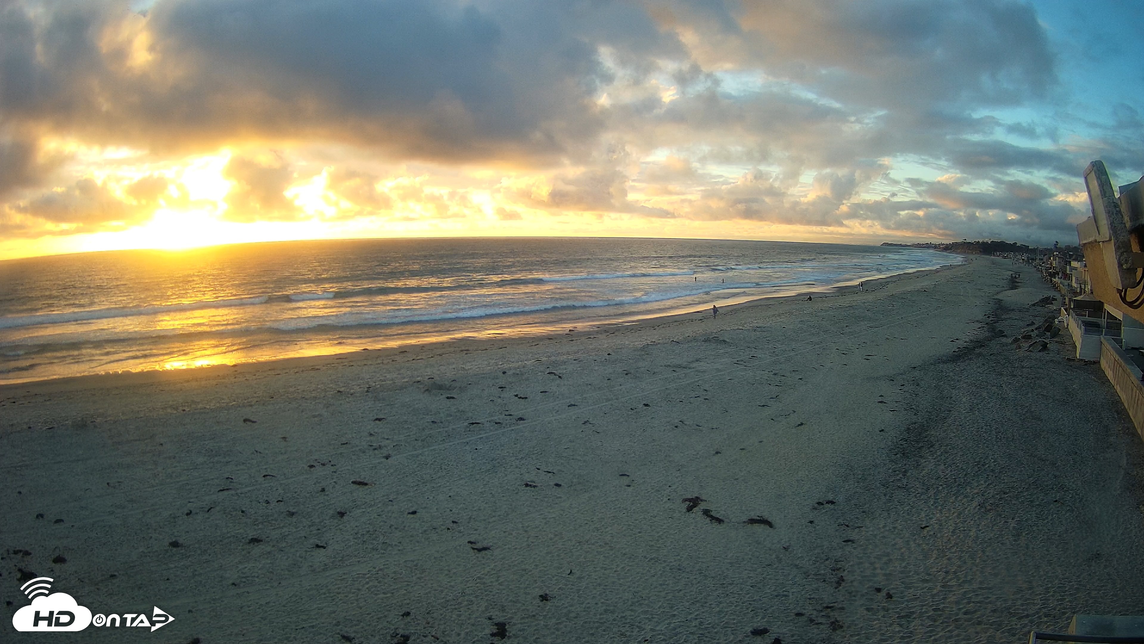 Snapshot of 17th St. Del Mar Beach - 4K NW View Live Cam taken Apr 21, 2026, 7:12pm PDT