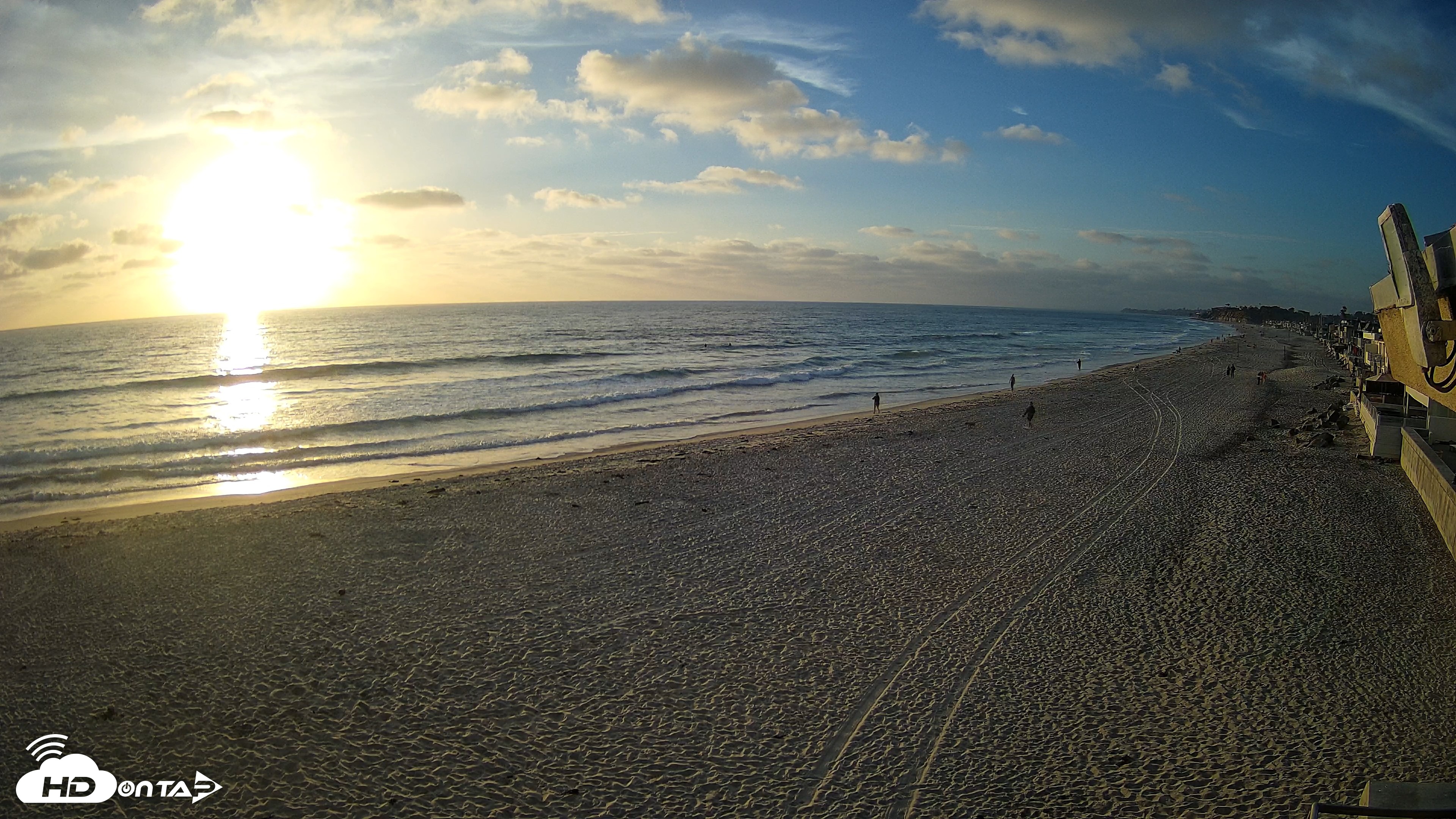 Snapshot of 17th St. Del Mar Beach - 4K NW View Live Cam taken Apr 29, 2026, 7:01pm PDT