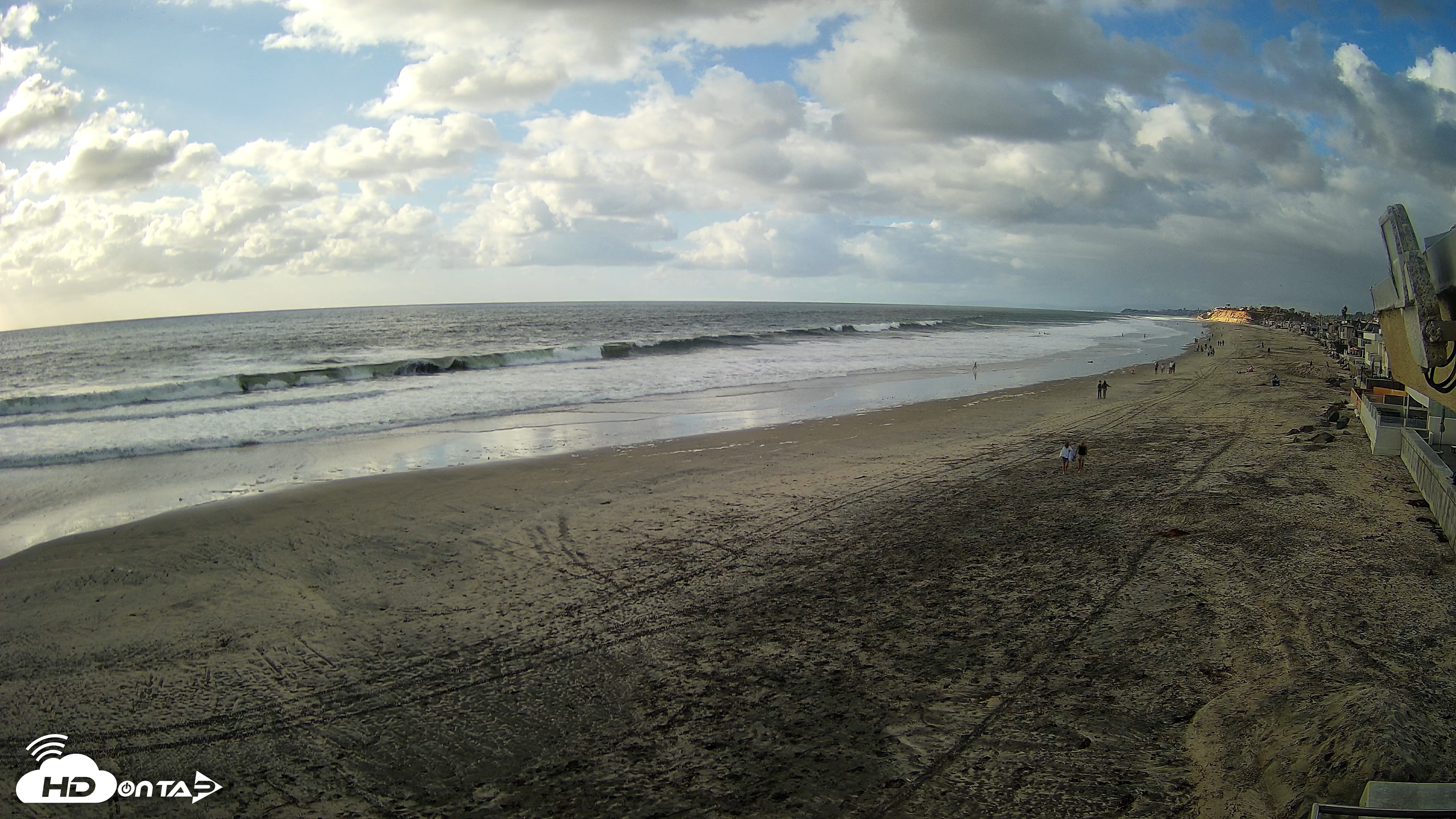 Snapshot of 17th St. Del Mar Beach - 4K NW View Live Cam taken Oct 12, 2026, 4:38pm PDT
