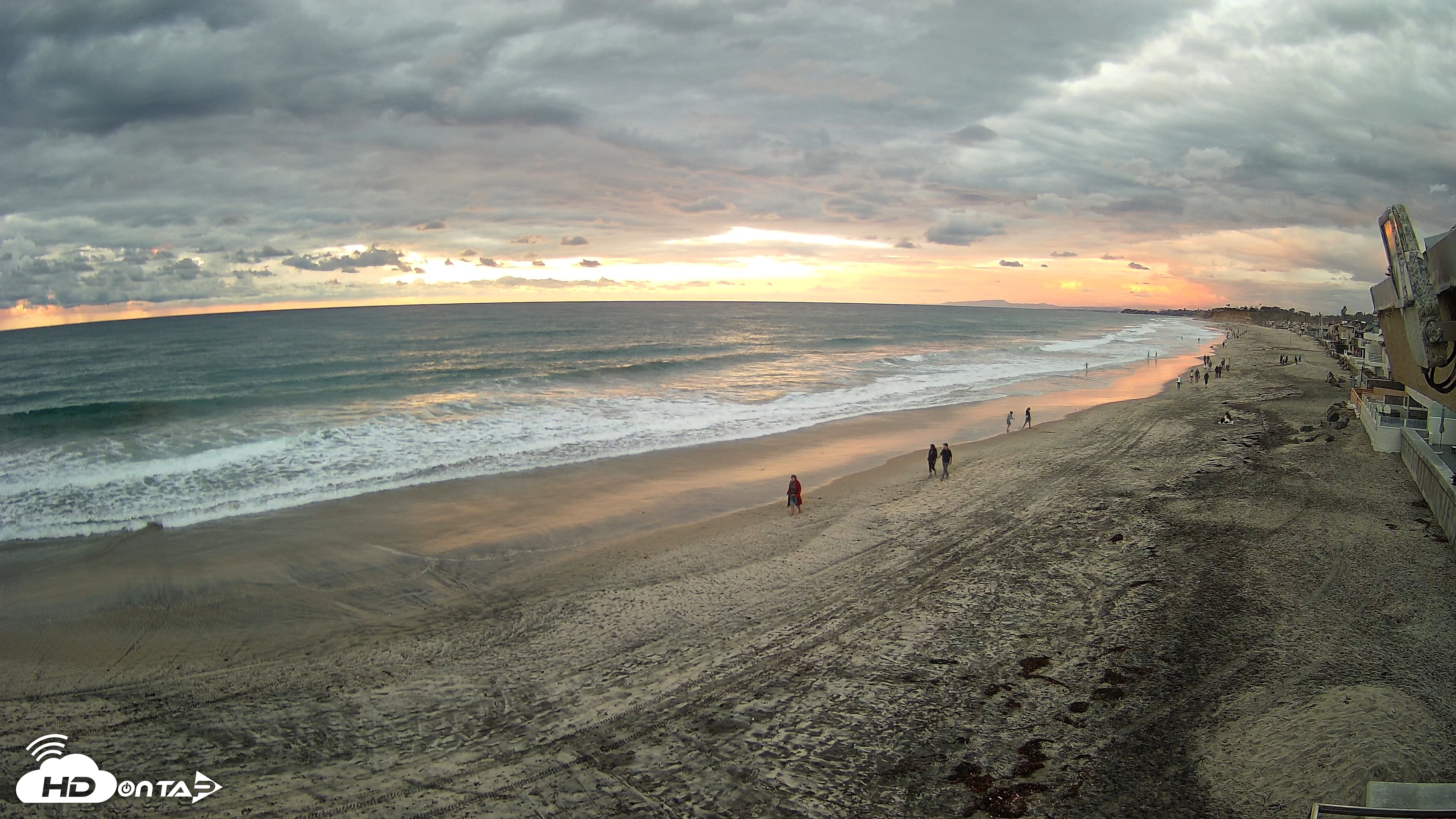 Snapshot of 17th St. Del Mar Beach - 4K NW View Live Cam taken Oct 23, 2026, 6:03pm PDT