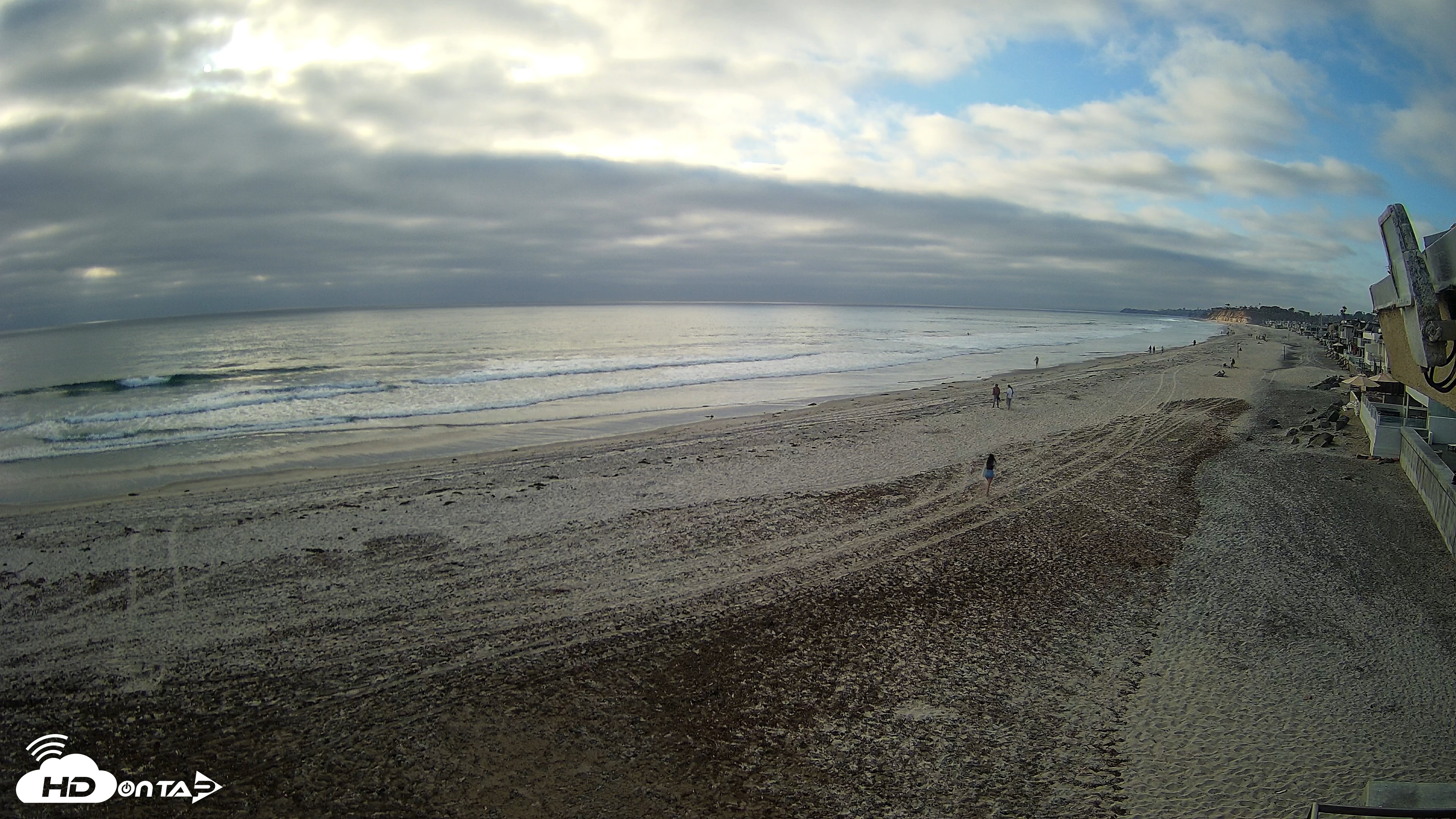 Snapshot of 17th St. Del Mar Beach - 4K NW View Live Cam taken May 7, 2026, 6:14pm PDT