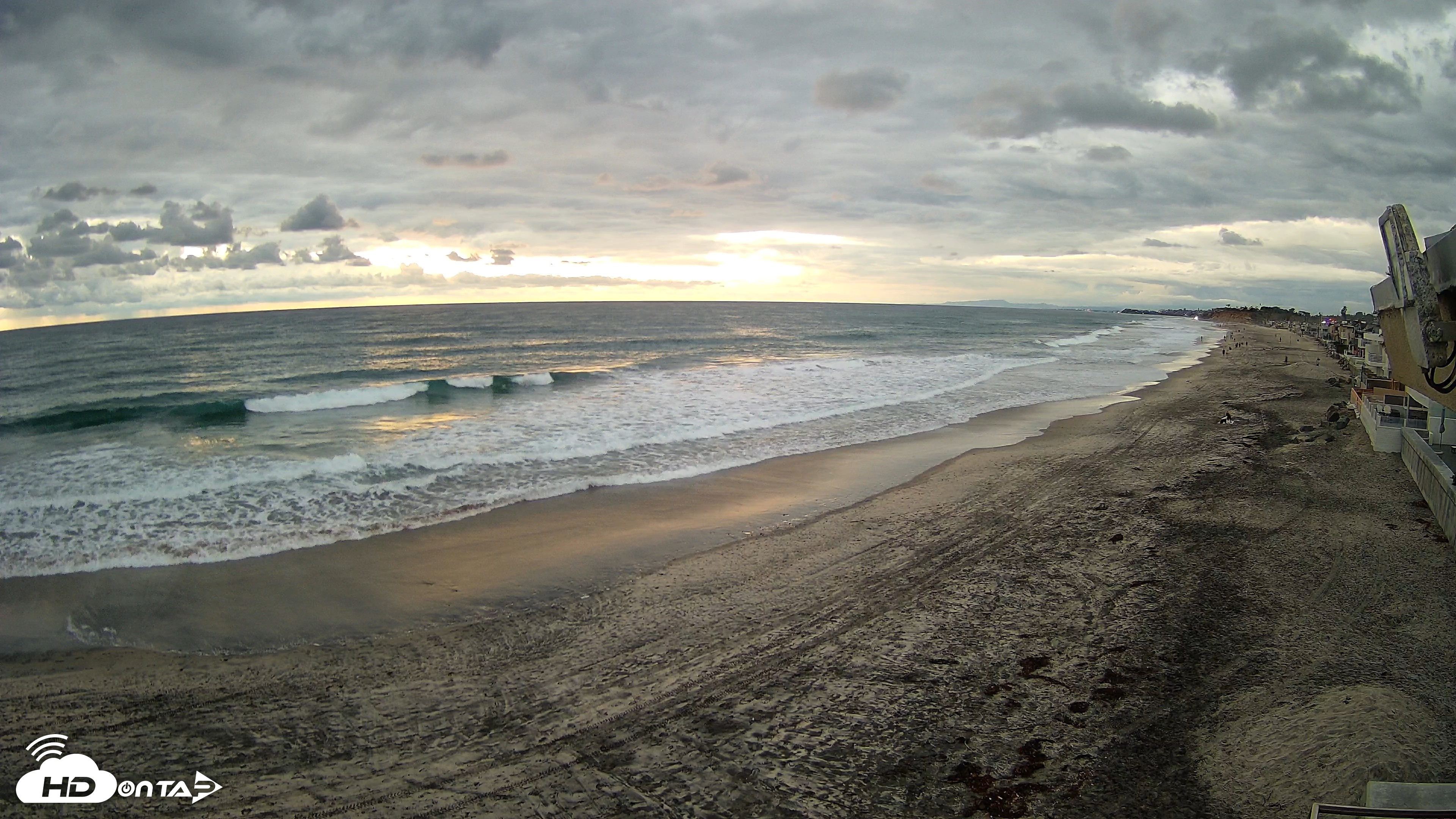 Snapshot of 17th St. Del Mar Beach - 4K NW View Live Cam taken Oct 23, 2026, 6:17pm PDT