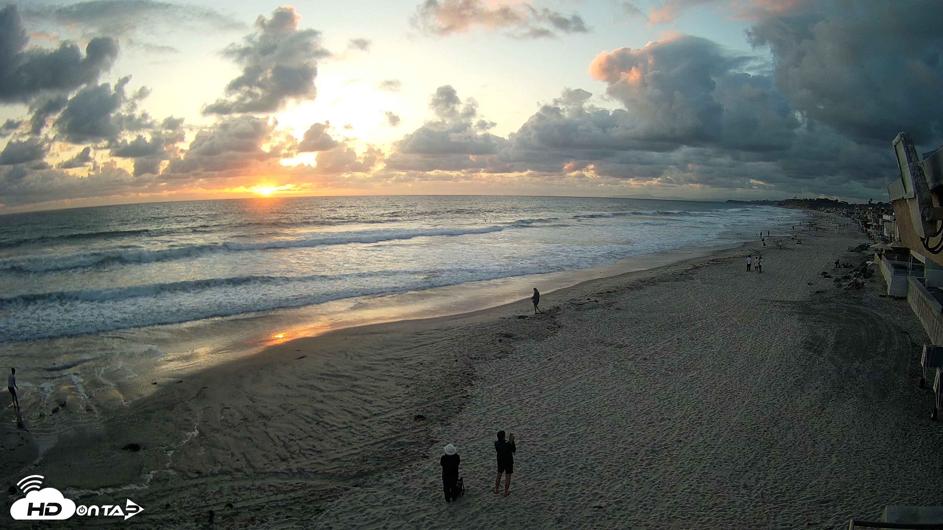 Snapshot of 17th St. Del Mar Beach - 4K NW View Live Cam taken May 27, 2026, 7:47pm PDT