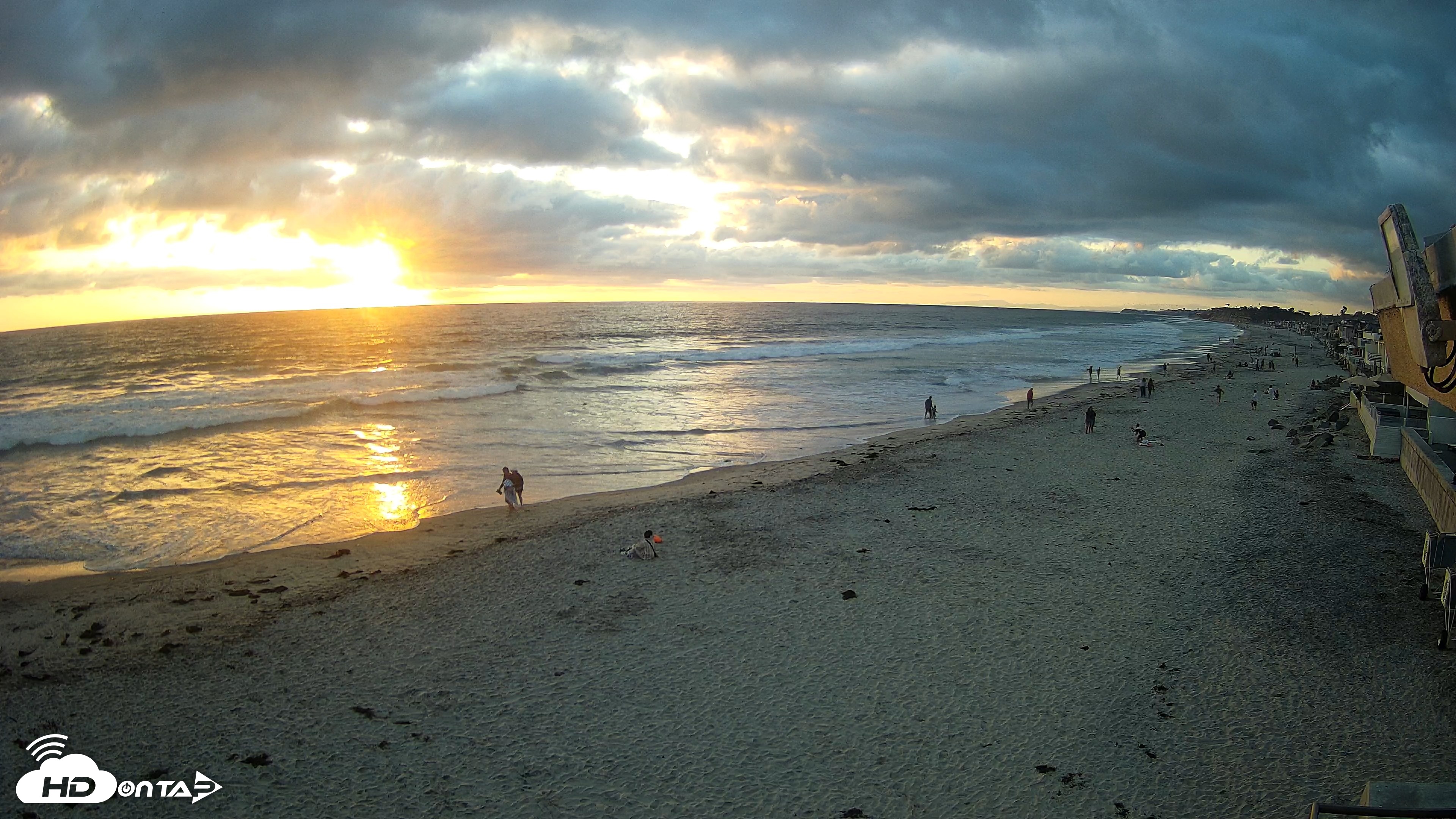 Snapshot of 17th St. Del Mar Beach - 4K NW View Live Cam taken May 25, 2026, 7:33pm PDT