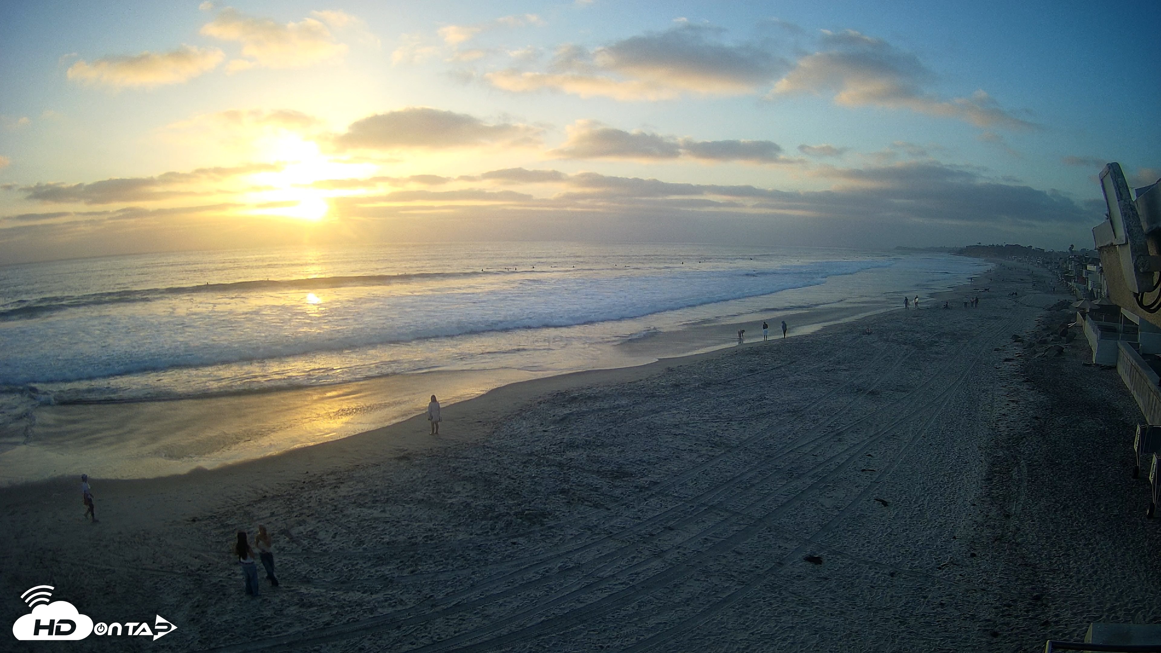 Snapshot of 17th St. Del Mar Beach - 4K NW View Live Cam taken Jun 1, 2026, 7:35pm PDT
