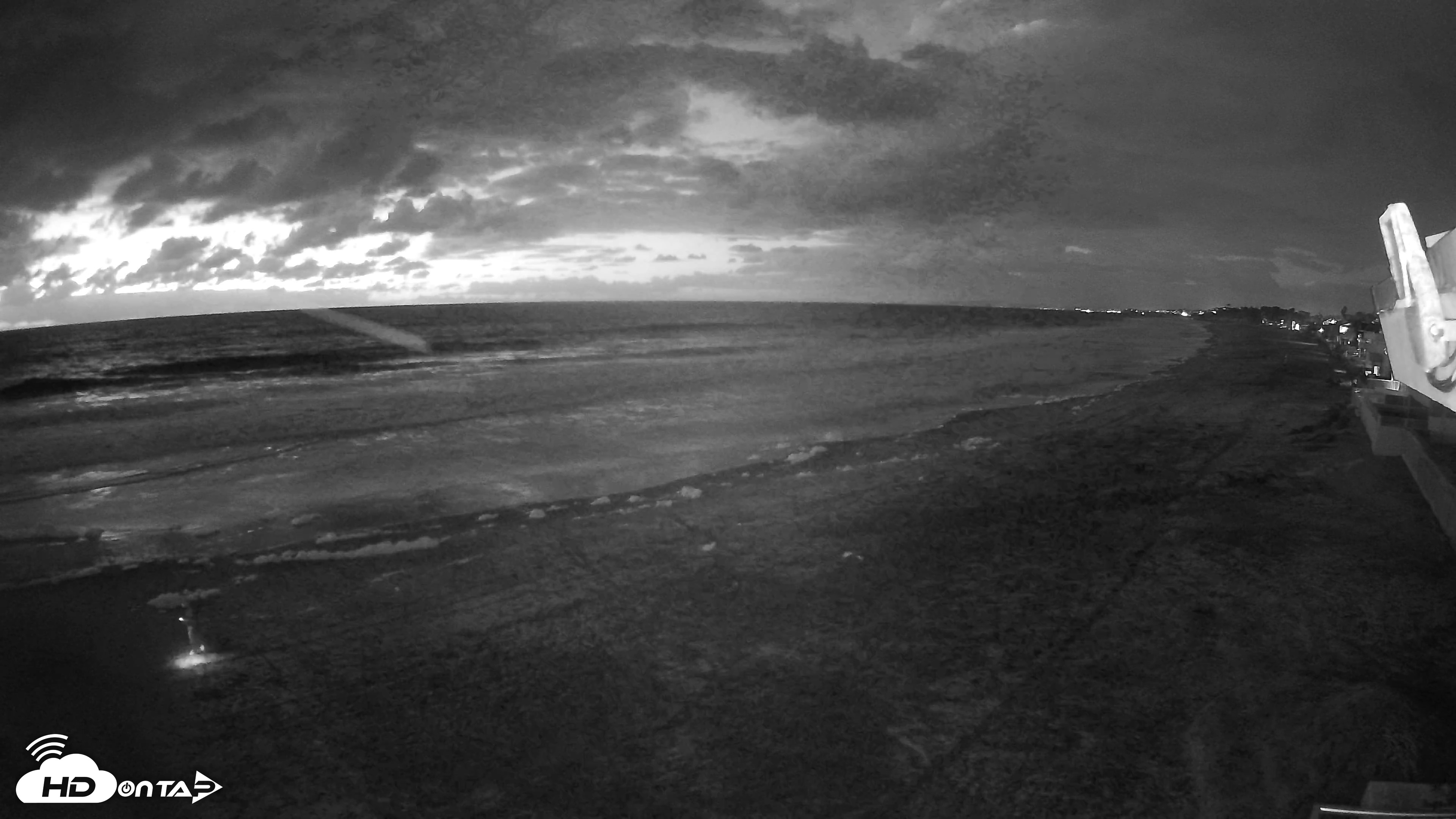 Snapshot of 17th St. Del Mar Beach - 4K NW View Live Cam taken Oct 12, 2026, 6:56pm PDT