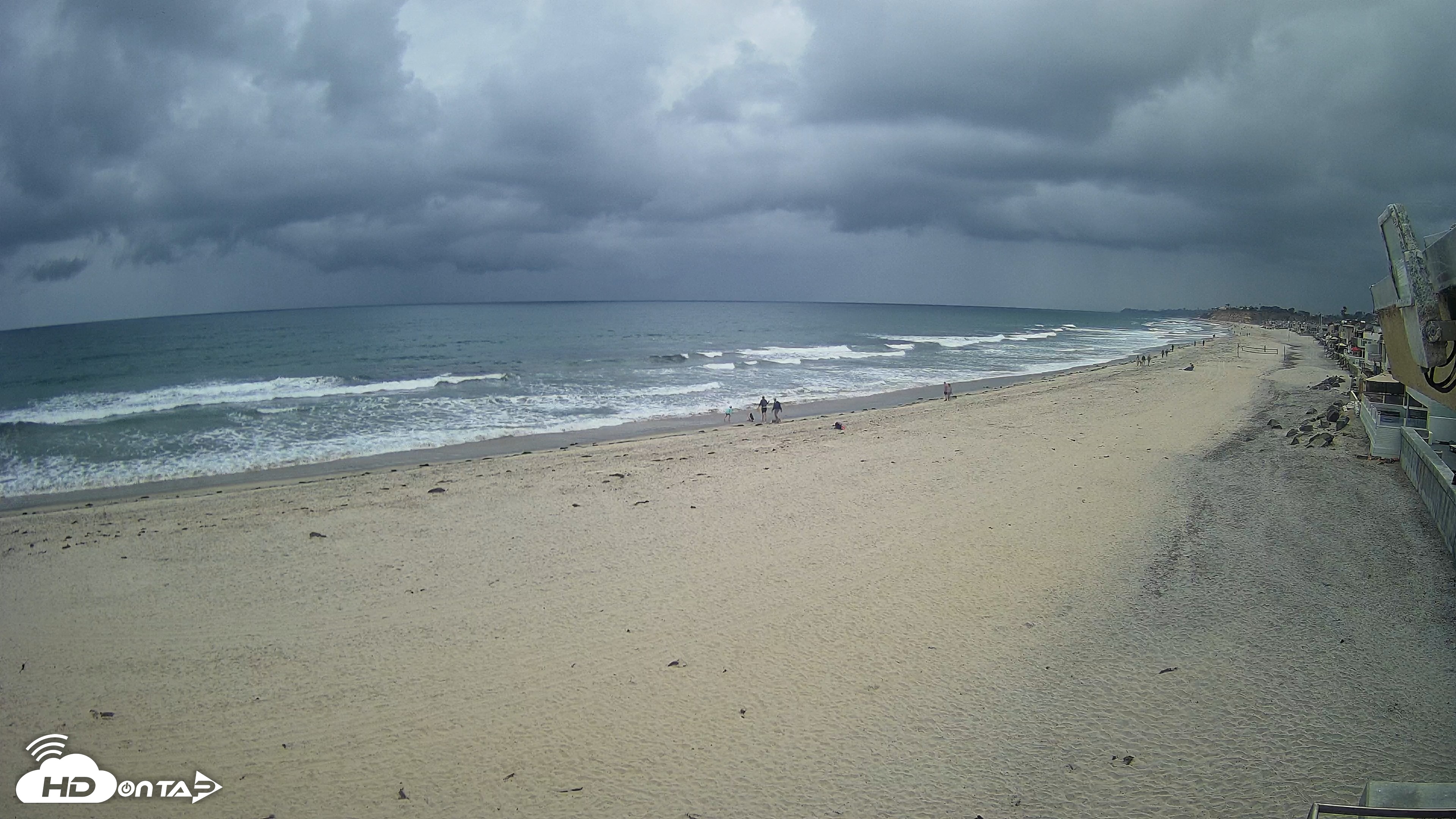 Snapshot of 17th St. Del Mar Beach - 4K NW View Live Cam taken Apr 25, 2026, 4:58pm PDT
